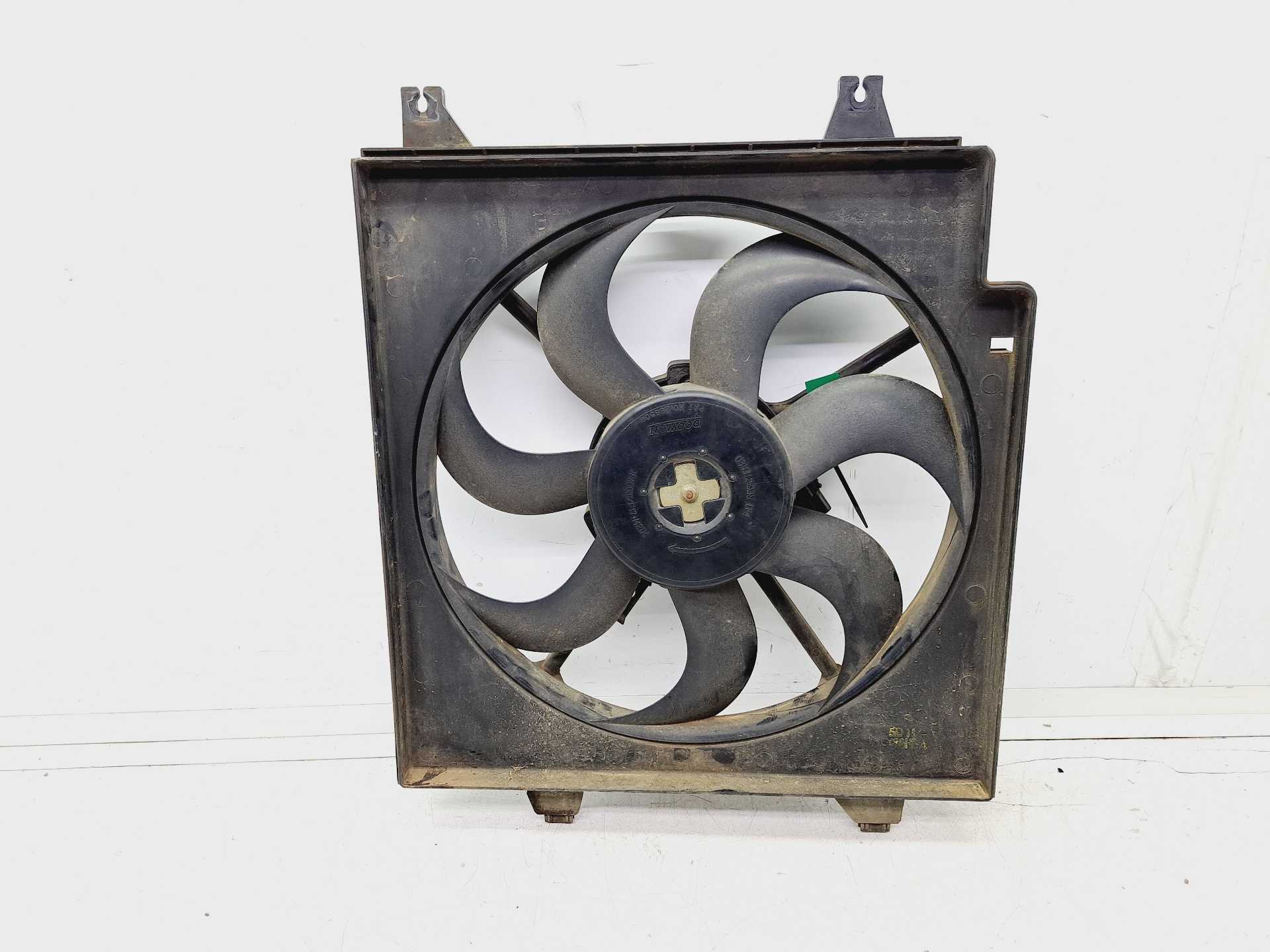 Recambio de electroventilador para kia carens referencia OEM IAM 266509  