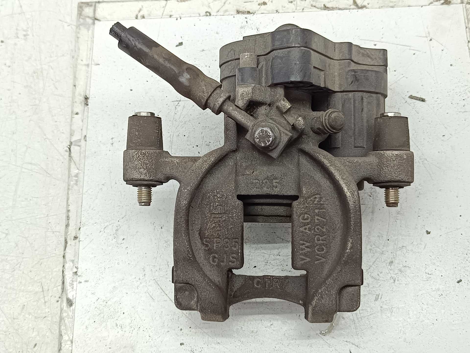 Recambio de pinza de freno trasera derecha para volkswagen t-roc (d11) basis referencia OEM IAM 5Q0615405  