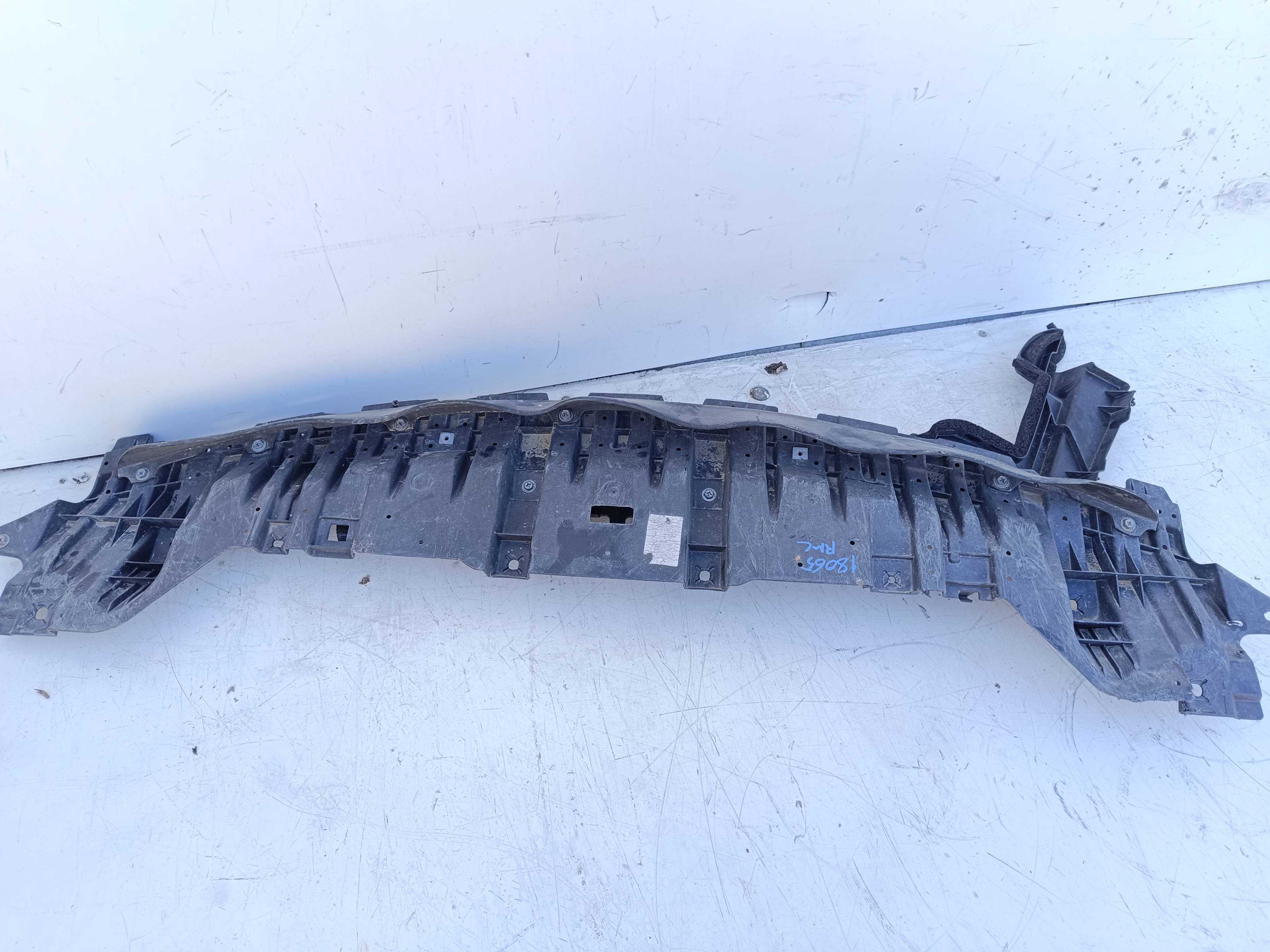 Recambio de faldon delantero para toyota auris hybrid active referencia OEM IAM   