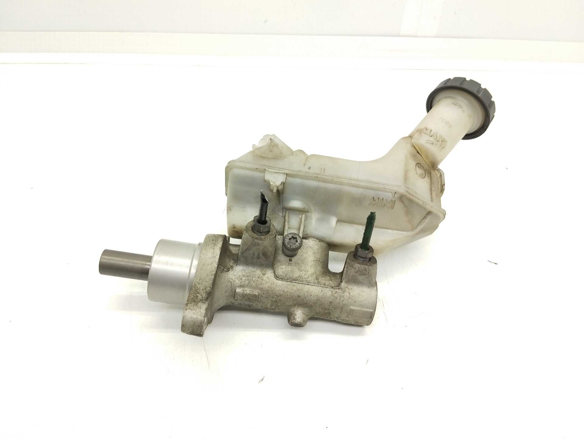 Recambio de bomba freno para renault clio iii 1.2 16v referencia OEM IAM 8200304083A  