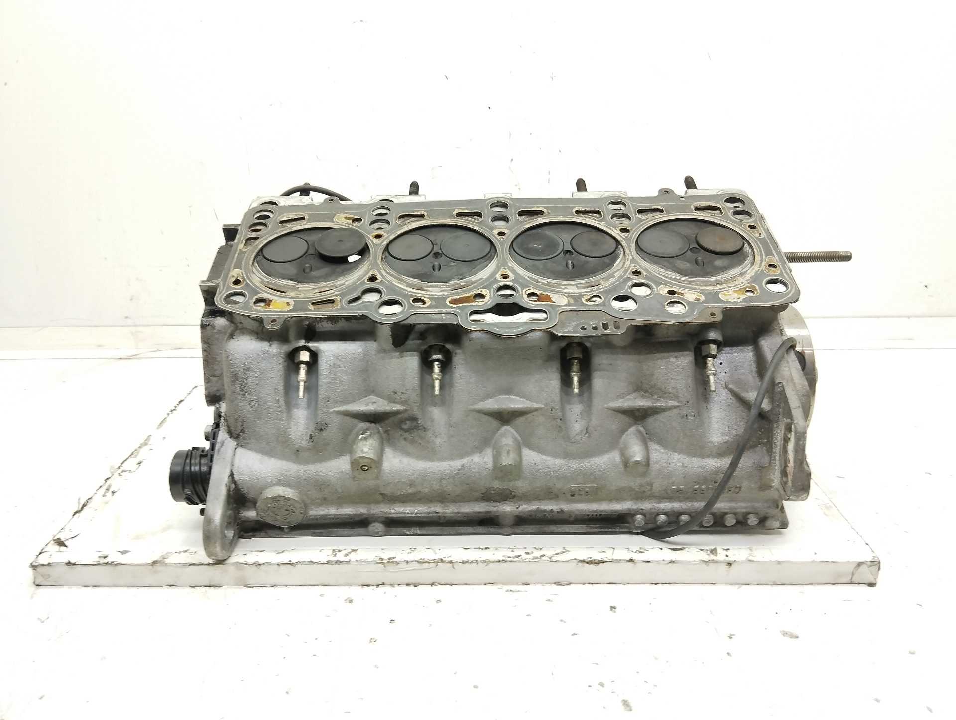 Recambio de culata para volkswagen passat berlina (3b2) referencia OEM IAM 0381033730  