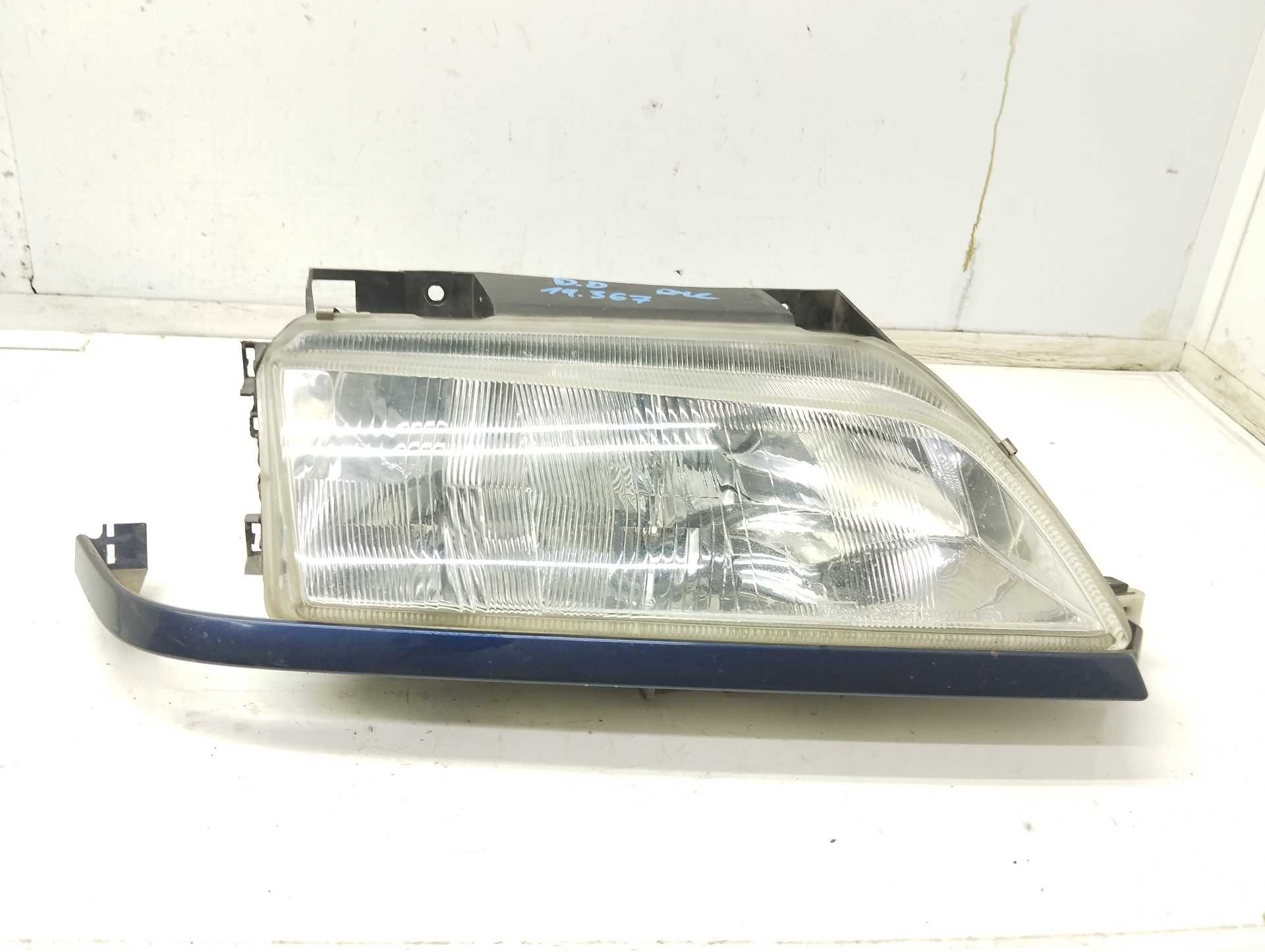 Recambio de faro derecho para citroën xantia berlina 2.0 hdi 90/110 plaisir referencia OEM IAM 9626854780 6205R9 