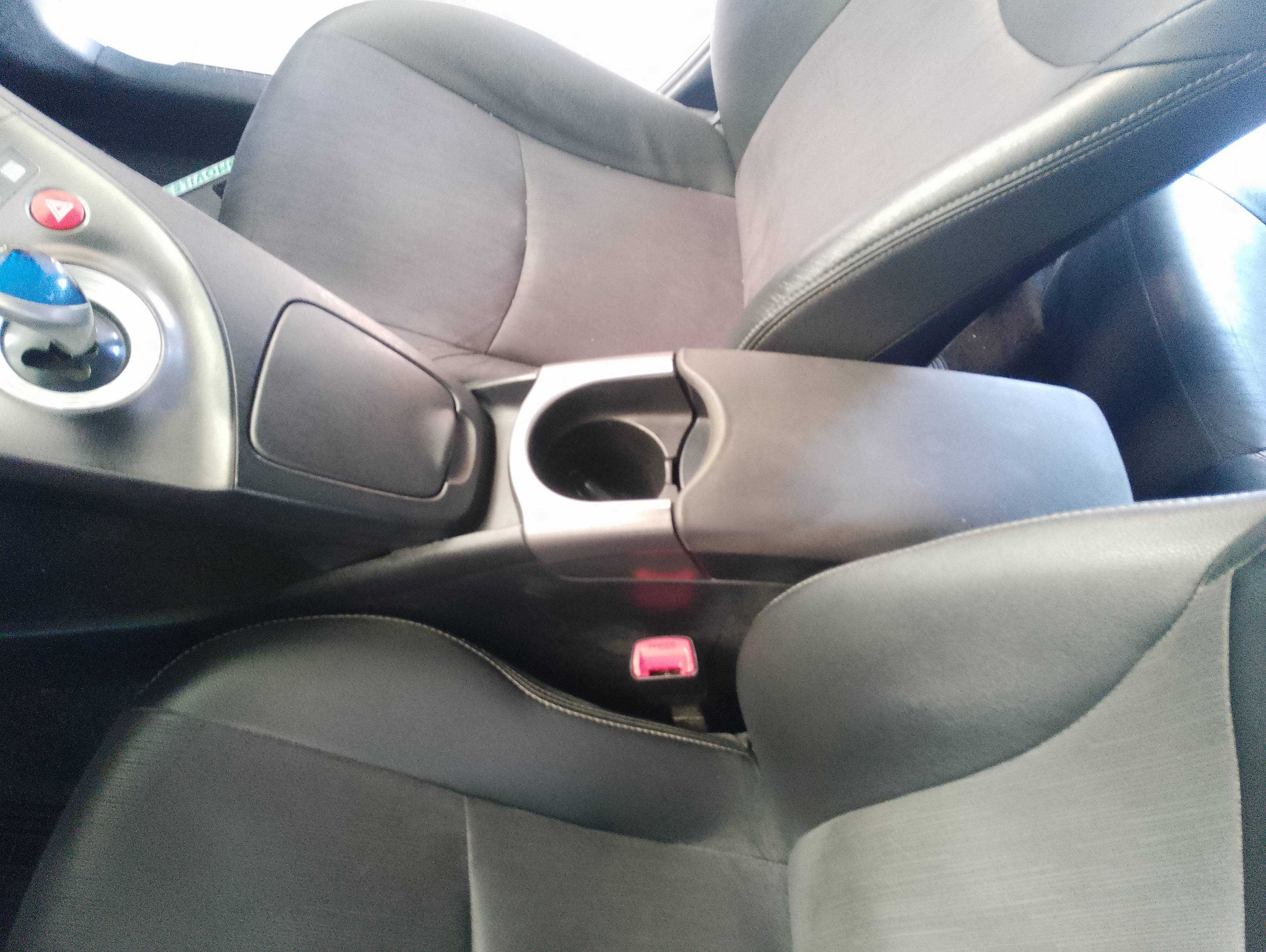 Recambio de apoyabrazos central para toyota prius (nhw30) plug-in hybrid advance referencia OEM IAM   