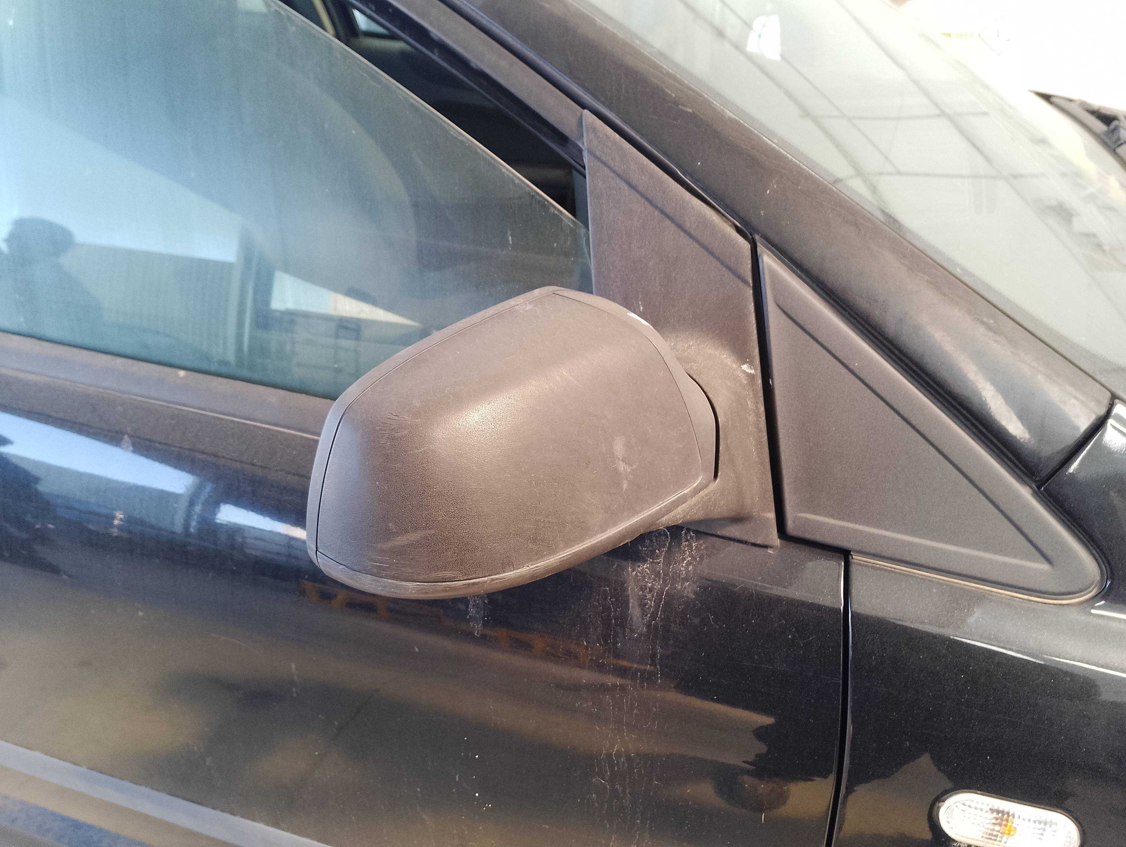 Recambio de retrovisor derecho para ford focus berlina (cap) ambiente (d) referencia OEM IAM 21986905  