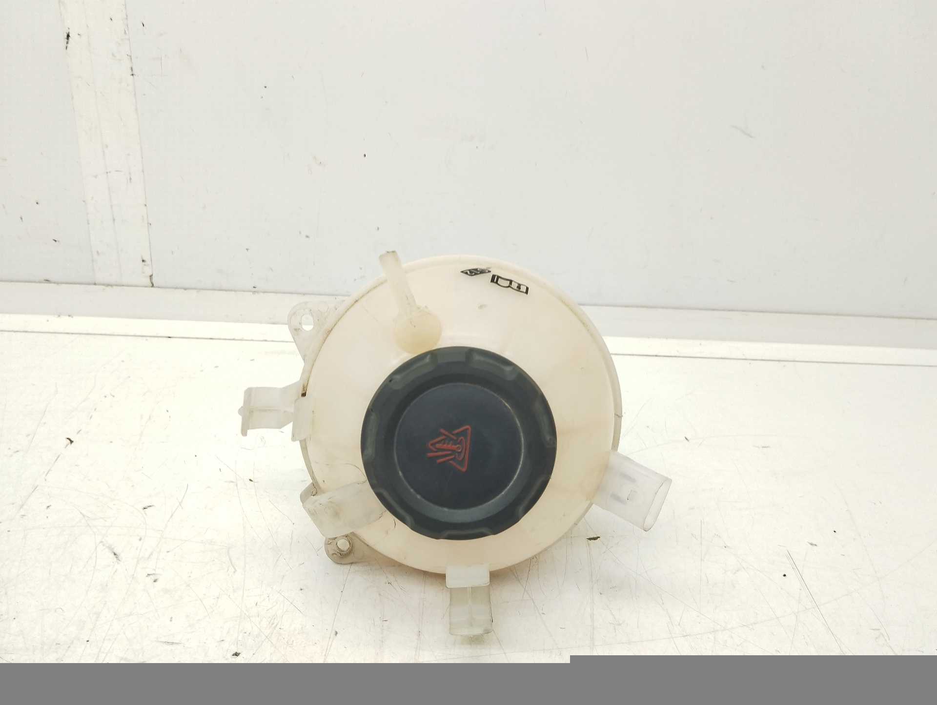 Recambio de deposito expansion para audi q3 (8ug) attraction referencia OEM IAM 1K0121407A  