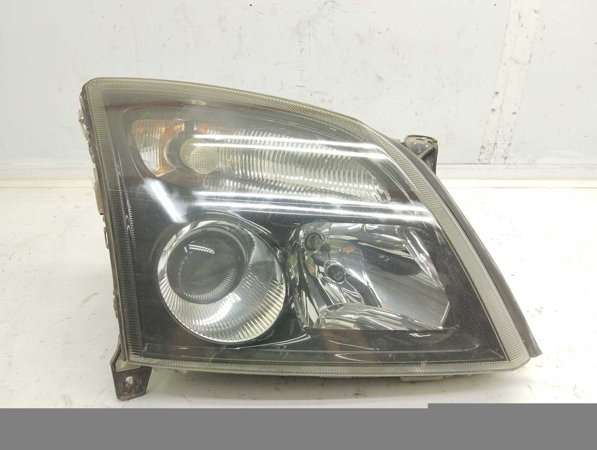 Recambio de faro derecho para opel vectra c berlina referencia OEM IAM 15588800  