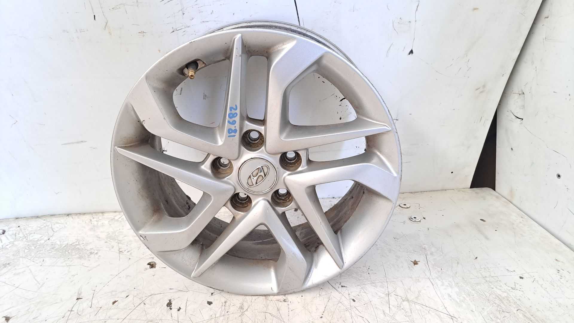 Recambio de llanta para hyundai tucson classic blue referencia OEM IAM r16 52910d7110 