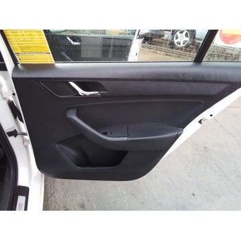 Recambio de guarnecido puerta trasera derecha para skoda rapid 1.6 tdi dpf referencia OEM IAM   