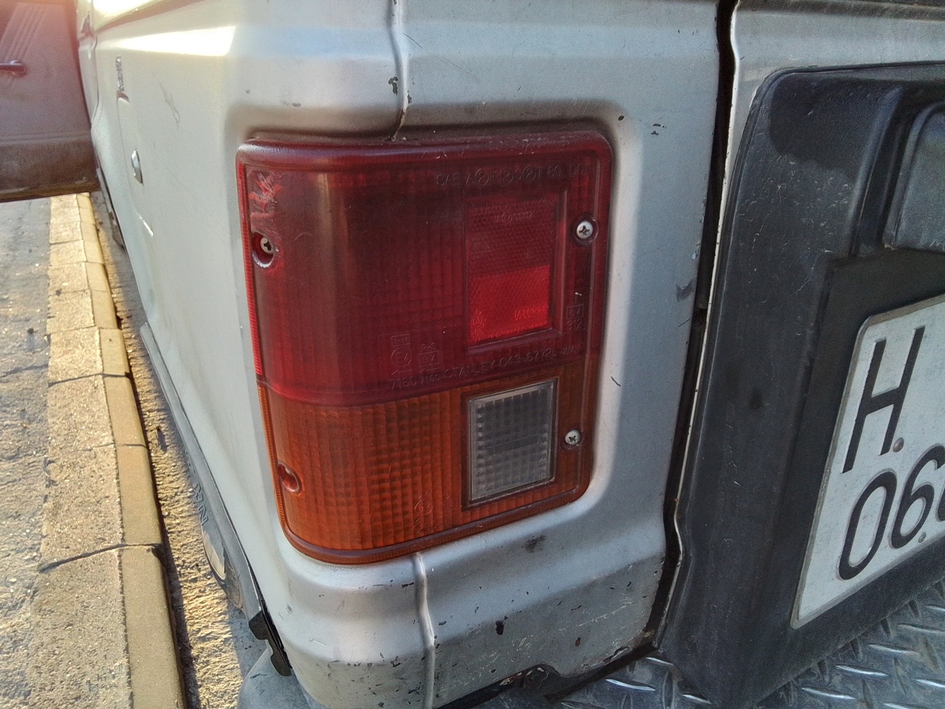 Recambio de piloto trasero izquierdo para mitsubishi pajero 2.3 diesel referencia OEM IAM   