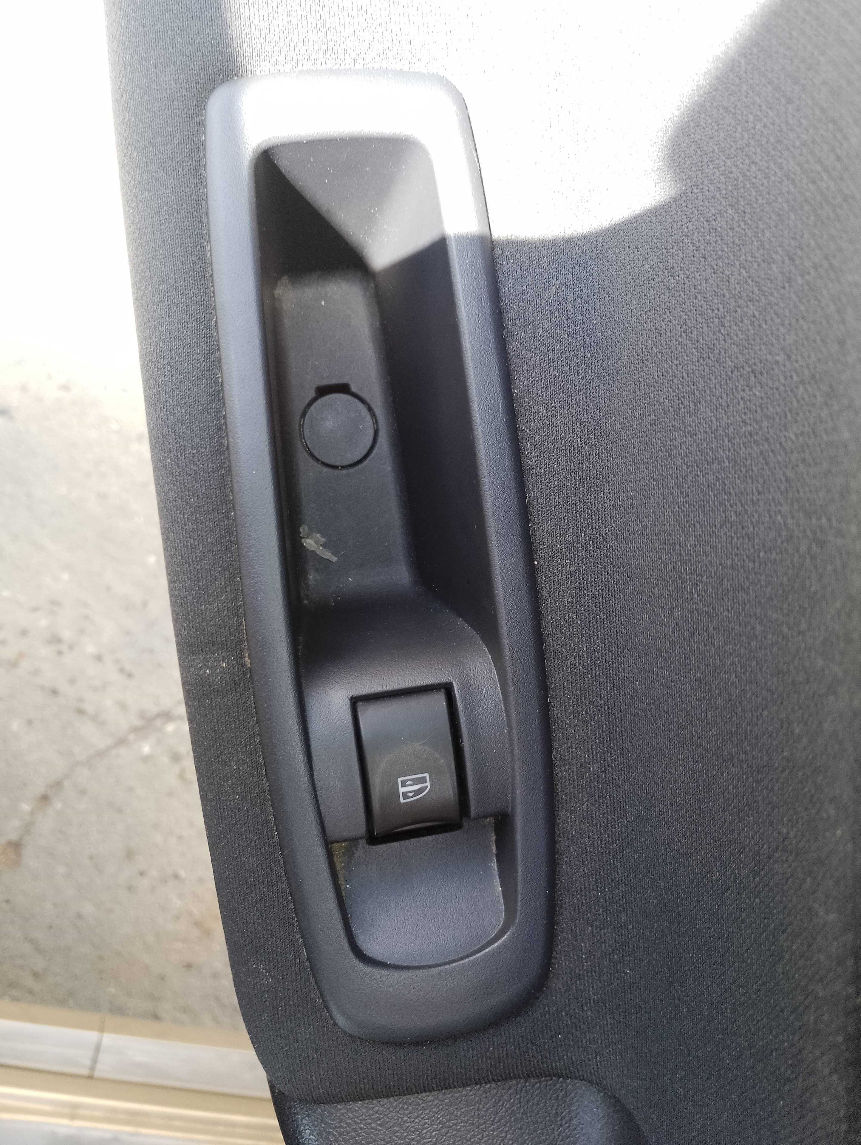 Recambio de mando elevalunas trasero izquierdo para renault koleos bose edition referencia OEM IAM   