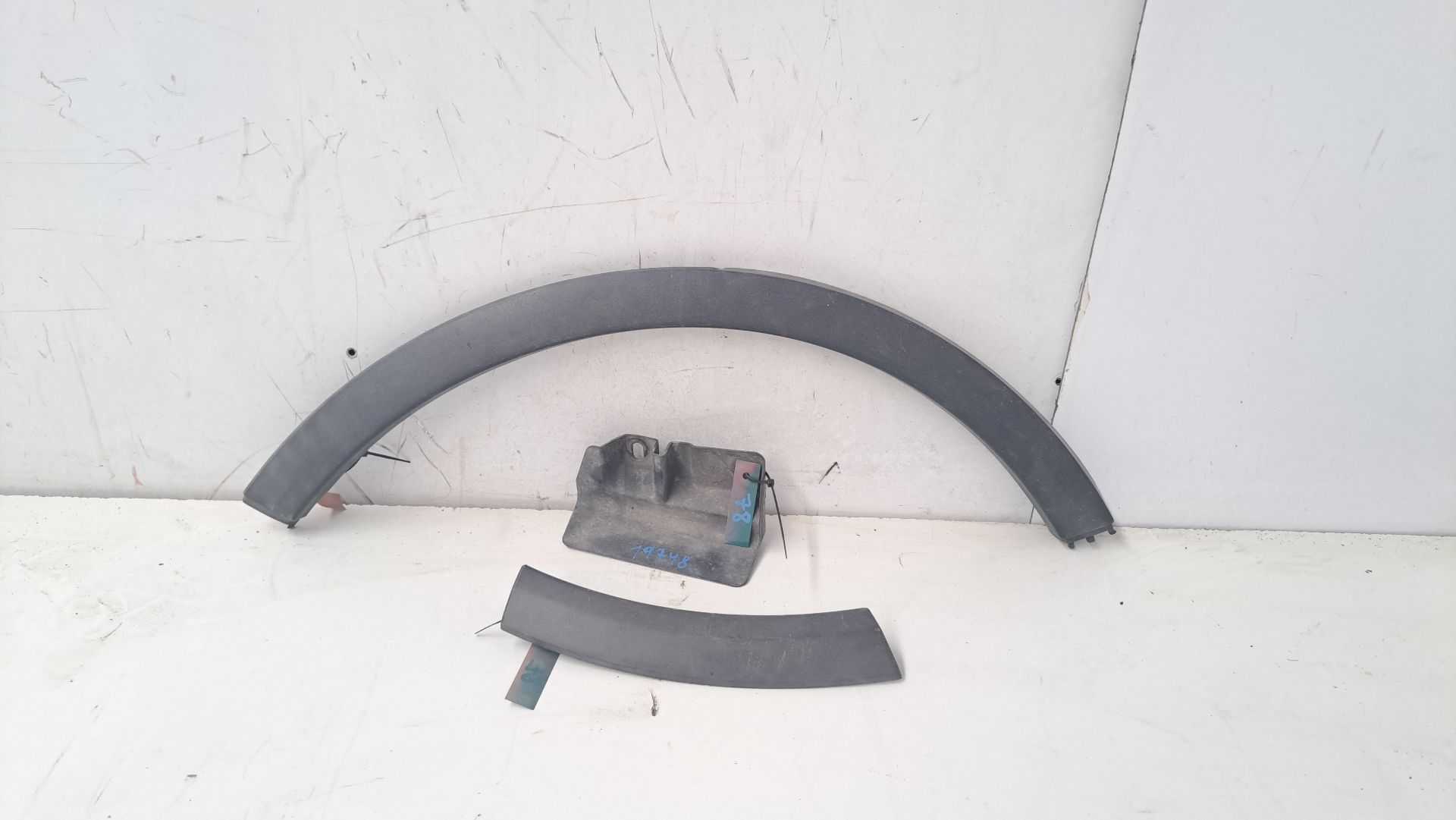 Recambio de aletin trasero derecho para ford kuga (cbv) titanium referencia OEM IAM 8v41s286d02ac  