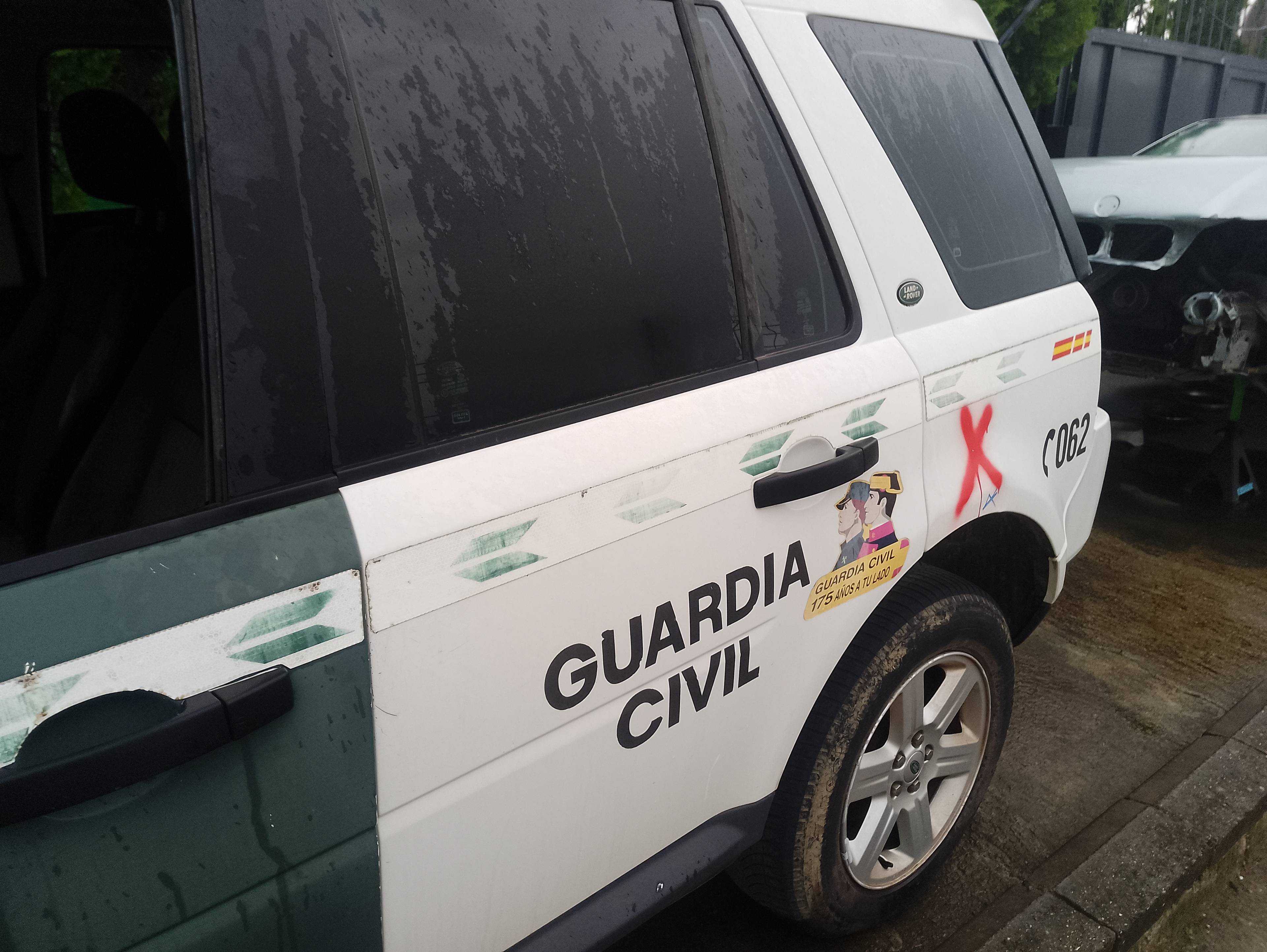 Recambio de puerta trasera izquierda para land rover freelander (lr2) td4 e referencia OEM IAM   