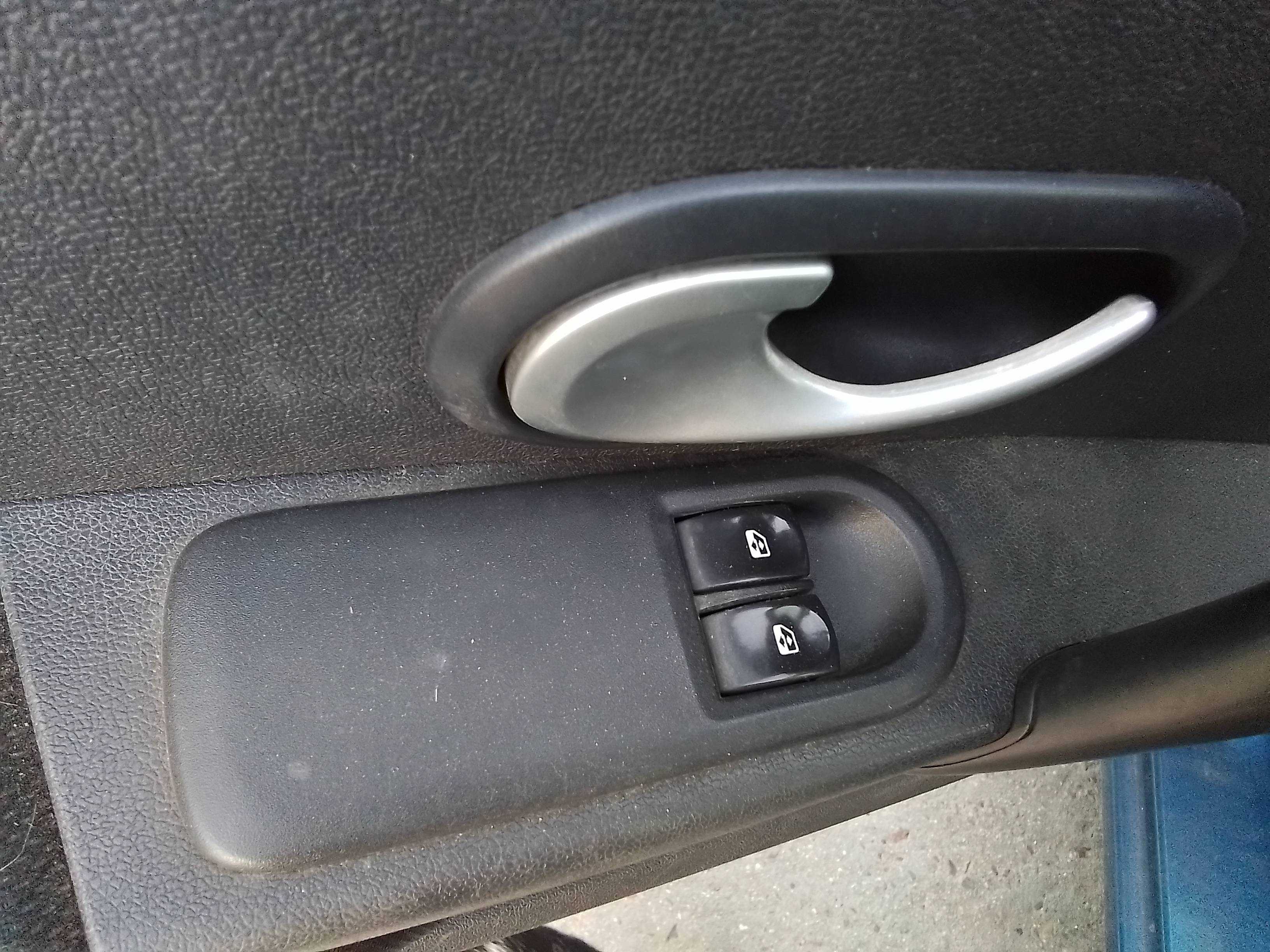 Recambio de mando elevalunas delantero izquierdo para renault clio iii 1.2 16v referencia OEM IAM   