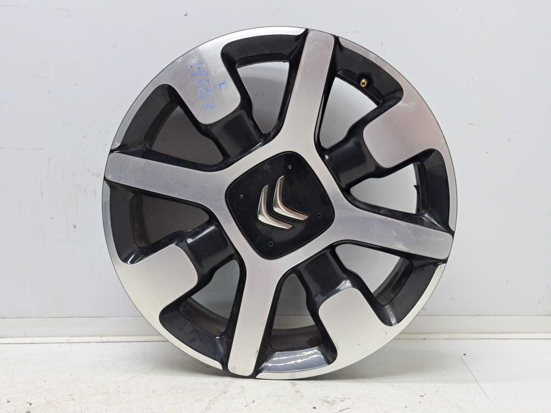 Recambio de llanta para citroën c4 cactus feel referencia OEM IAM R17 9800494077 