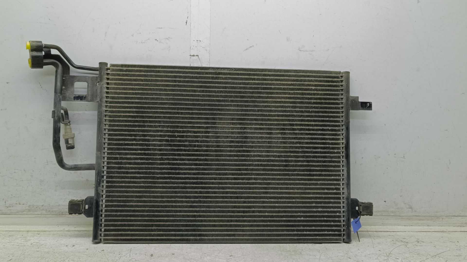 Recambio de condensador / radiador aire acondicionado para volkswagen passat berlina (3b3) advance referencia OEM IAM 3B0260401 