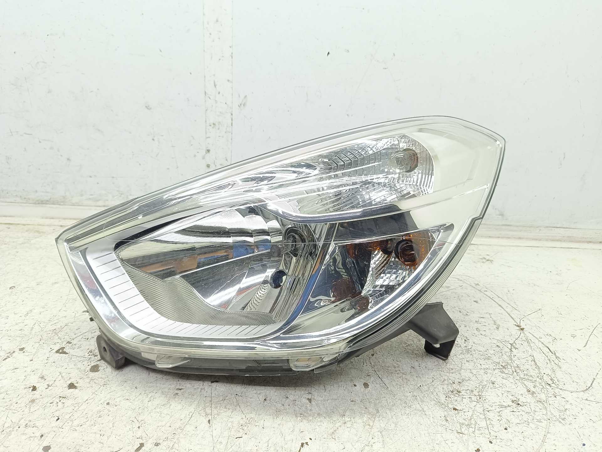 Recambio de faro izquierdo para dacia lodgy laureate referencia OEM IAM 260607950R 9007665 