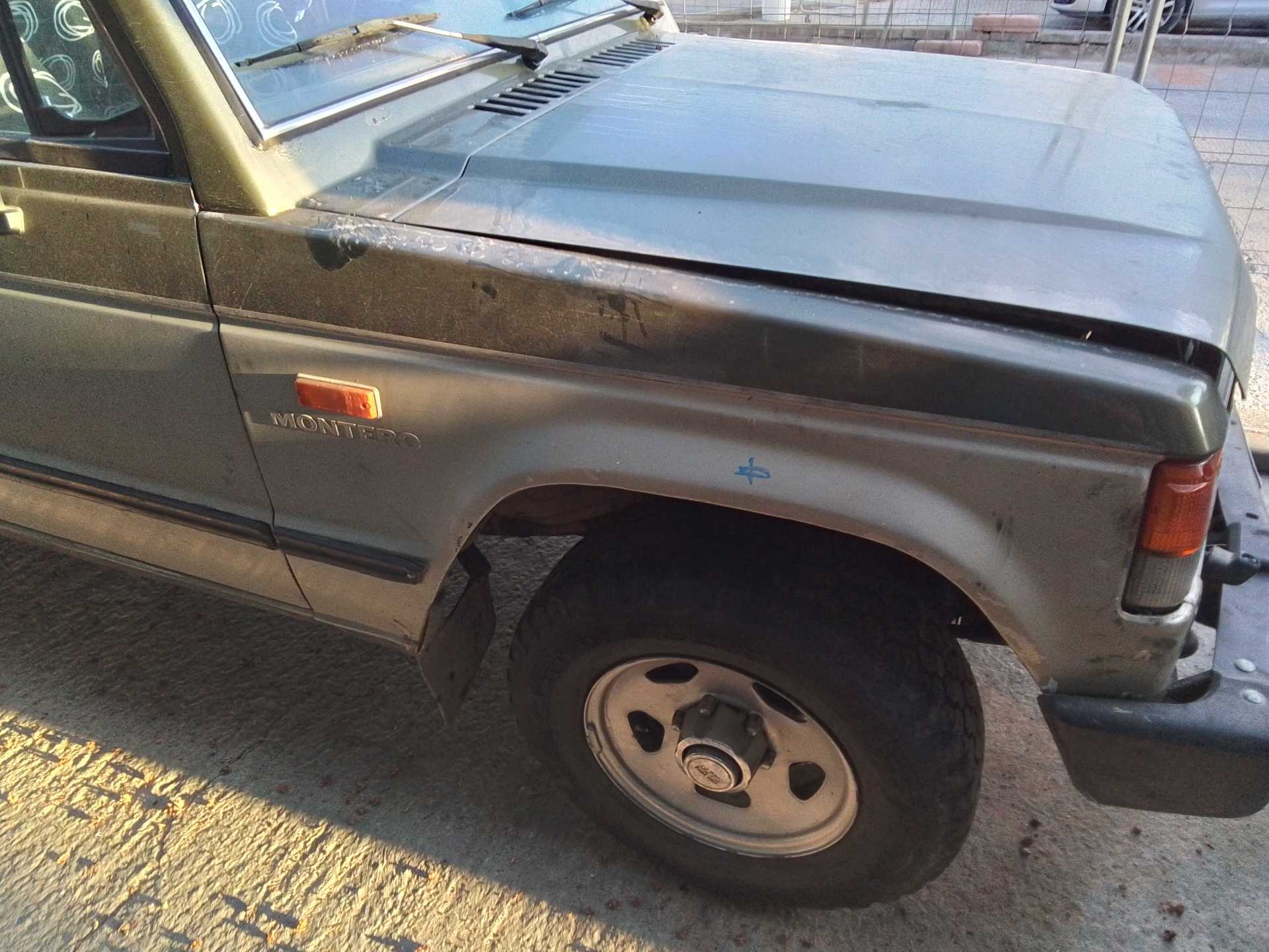 Recambio de aleta delantera derecha para mitsubishi pajero 2.3 diesel referencia OEM IAM   