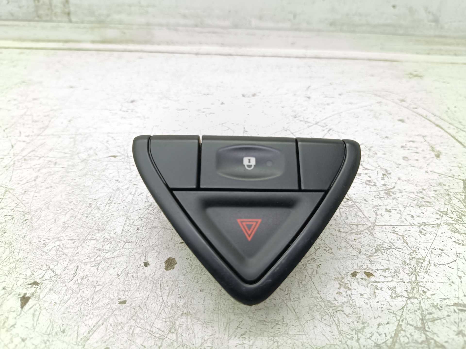 Recambio de mando warning para renault koleos bose edition referencia OEM IAM 684857643R  