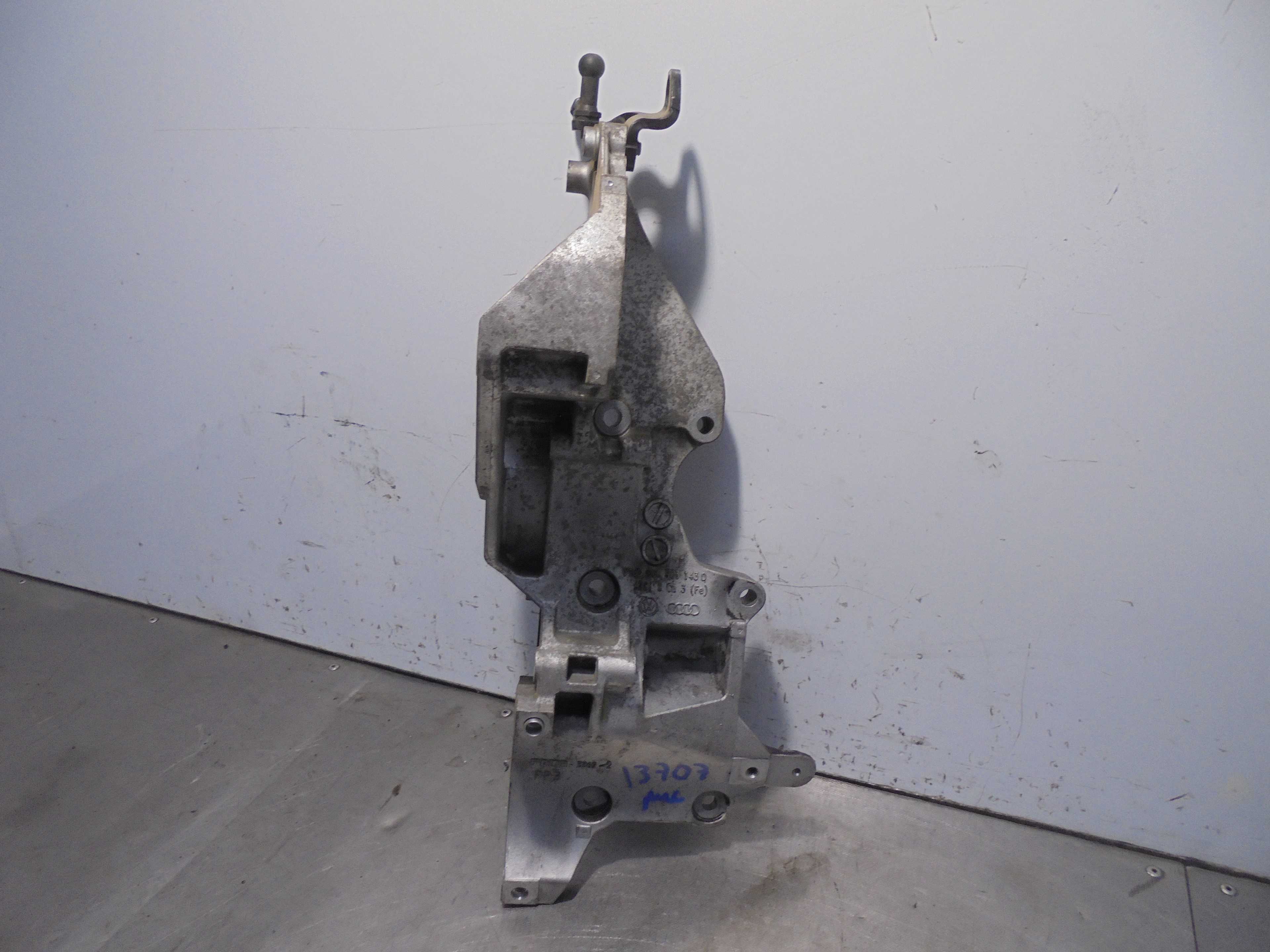 Recambio de soporte alternador para volkswagen passat berlina (3c2) 2.0 tdi referencia OEM IAM 03L903143  