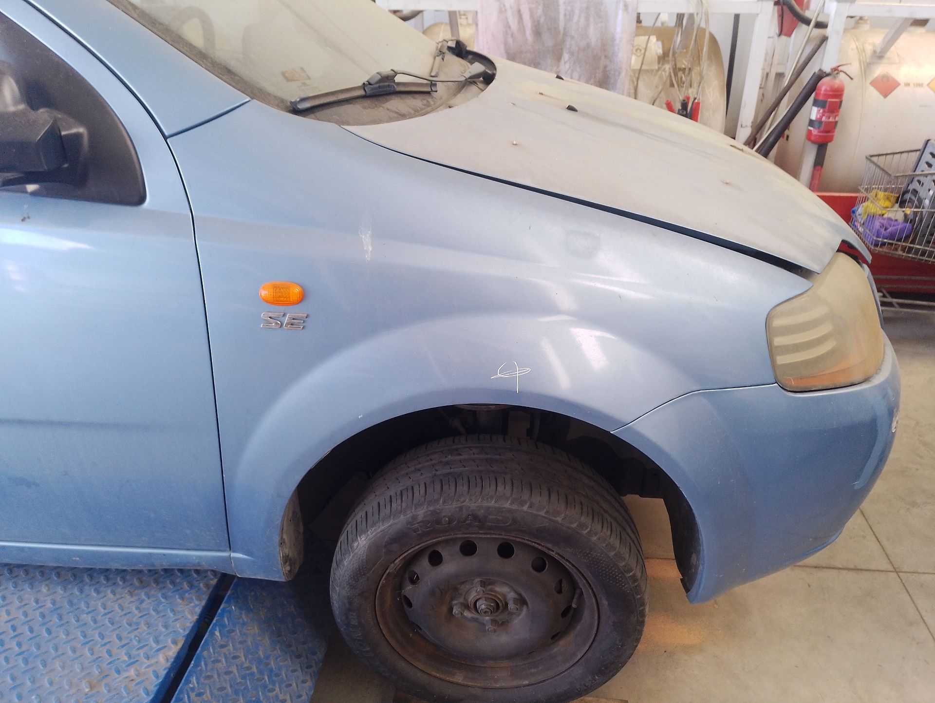 Recambio de aleta delantera derecha para chevrolet aveo / kalos hatchback (t200) 1.2 referencia OEM IAM 96476680  