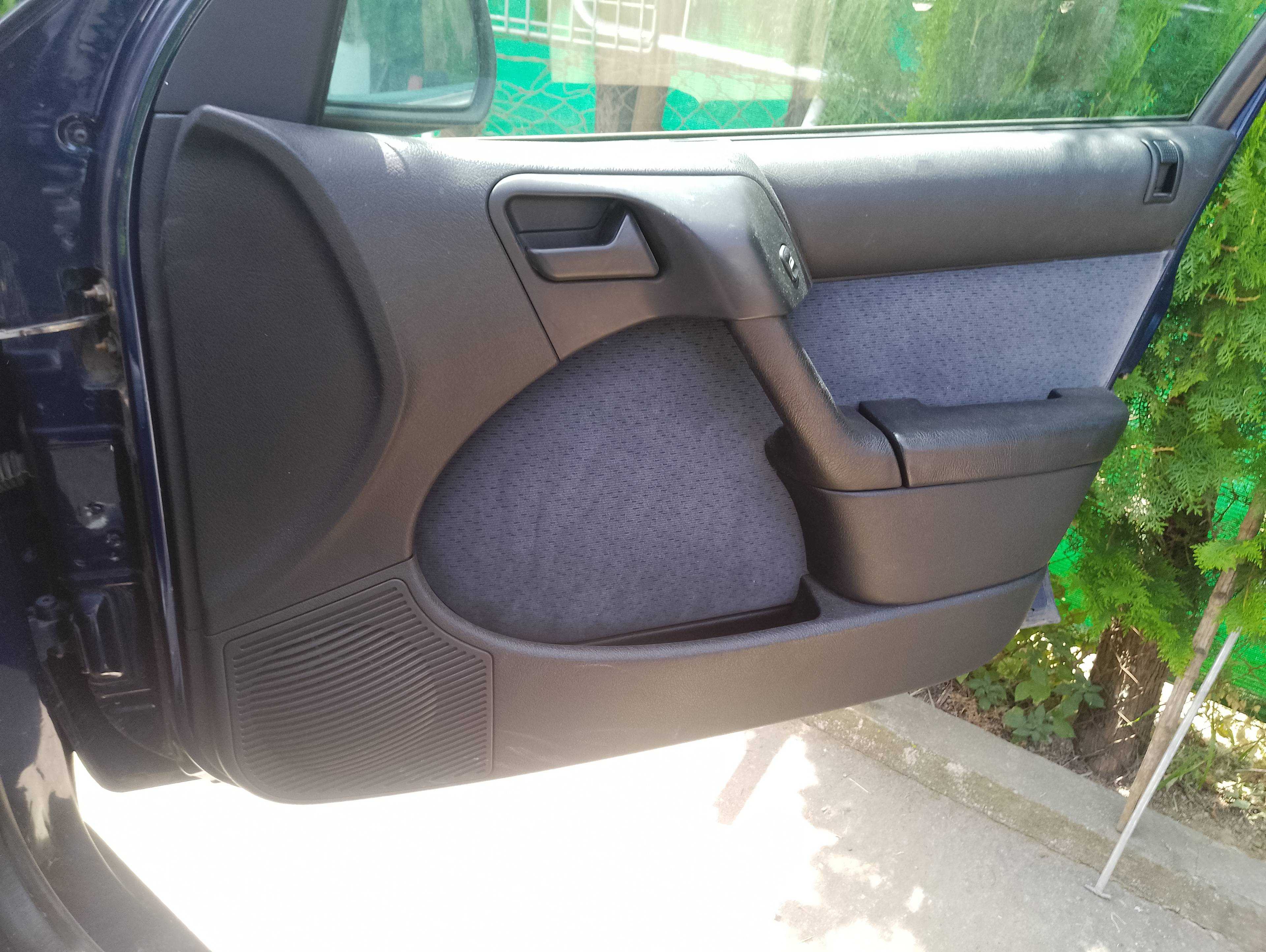 Recambio de guarnecido puerta delantera derecha para citroën xantia berlina 2.0 hdi 90/110 plaisir referencia OEM IAM   