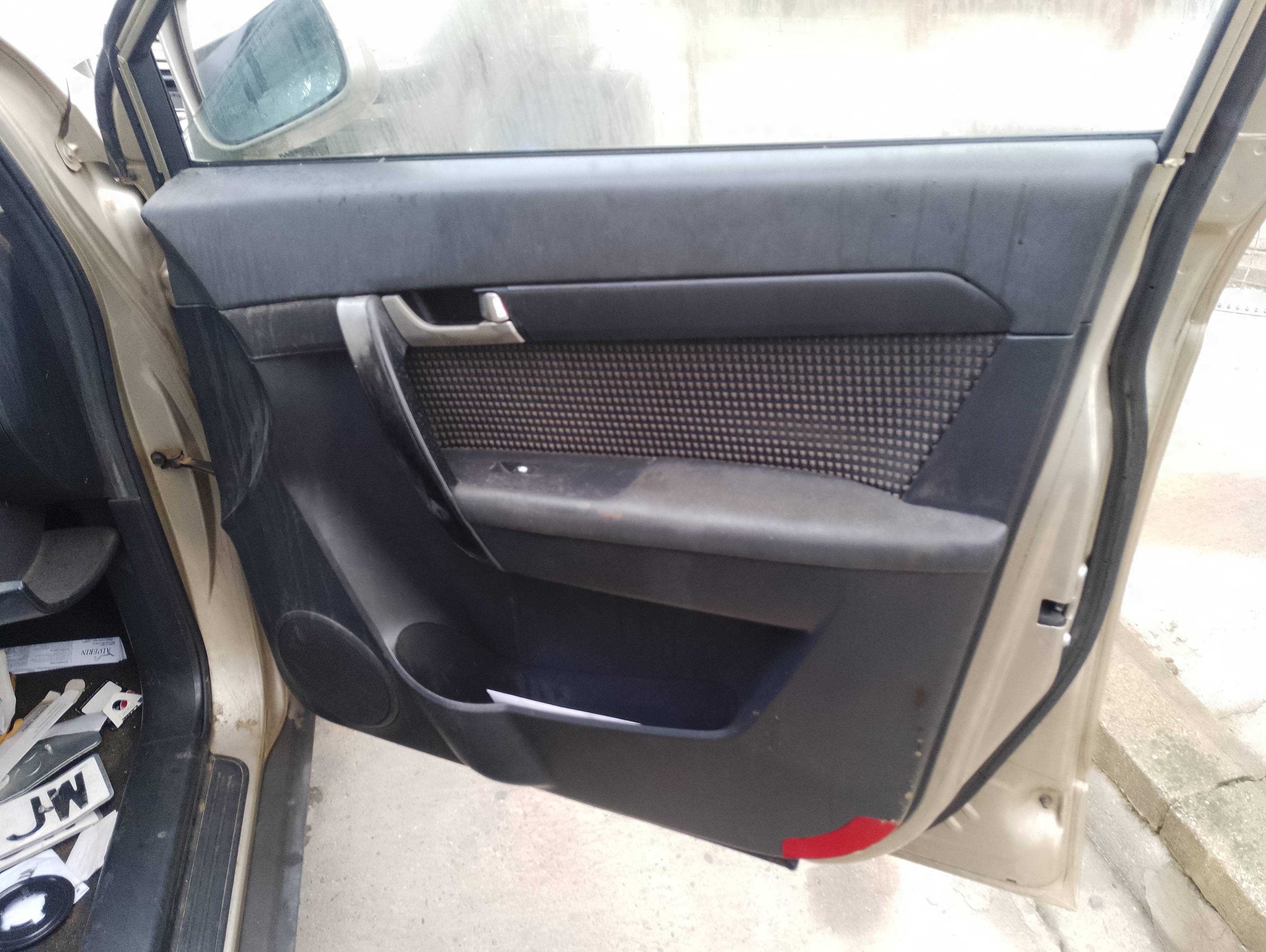 Recambio de guarnecido puerta delantera derecha para chevrolet captiva 2.0 vcdi ls referencia OEM IAM   