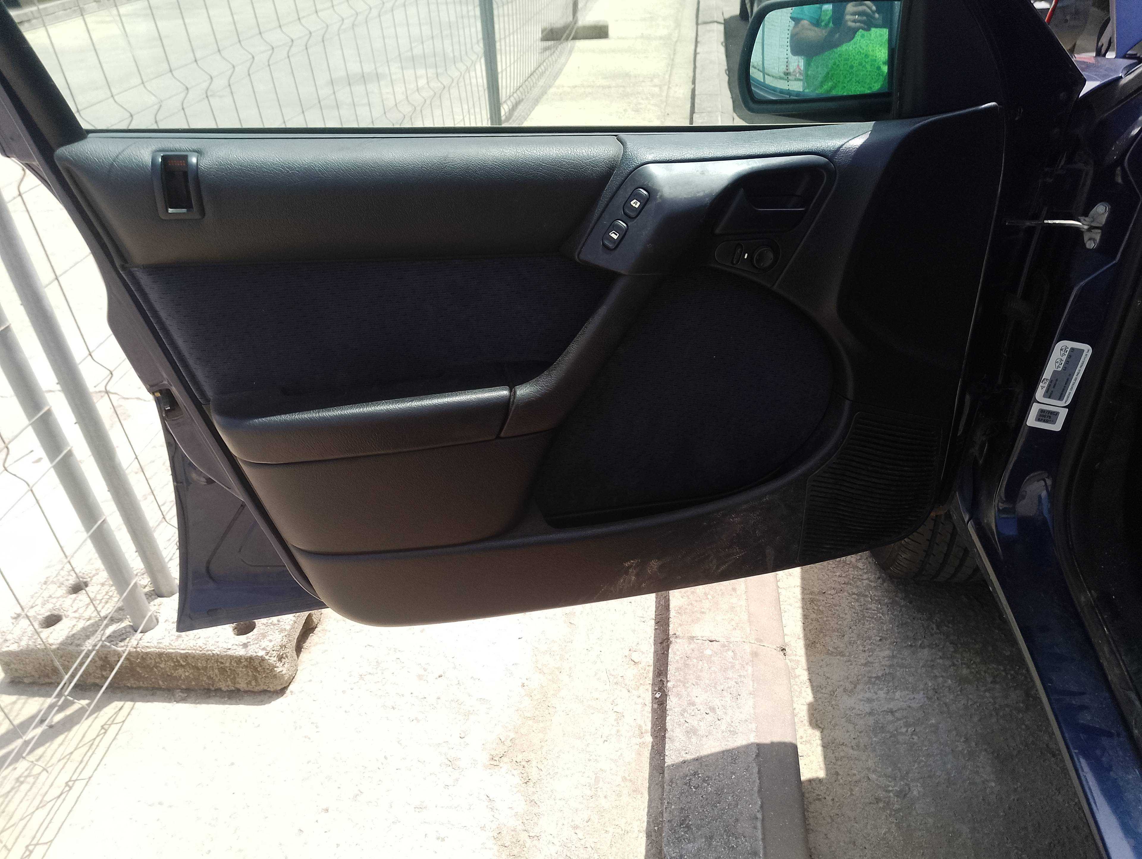 Recambio de guarnecido puerta delantera izquierda para citroën xantia berlina 2.0 hdi 90/110 plaisir referencia OEM IAM   