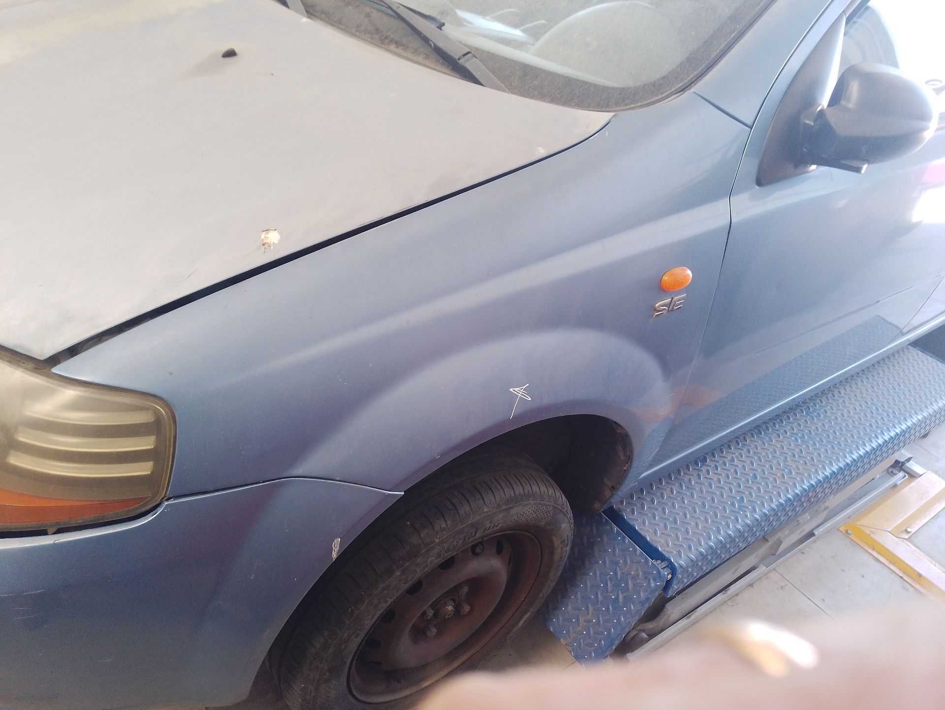 Recambio de aleta delantera izquierda para chevrolet aveo / kalos hatchback (t200) 1.2 referencia OEM IAM 96476679  