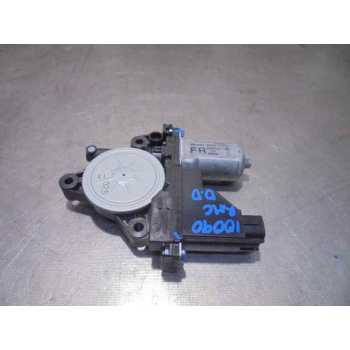 MOTOR ELEVALUNAS DELANTERO DERECHO 82460A4010 DENSO 