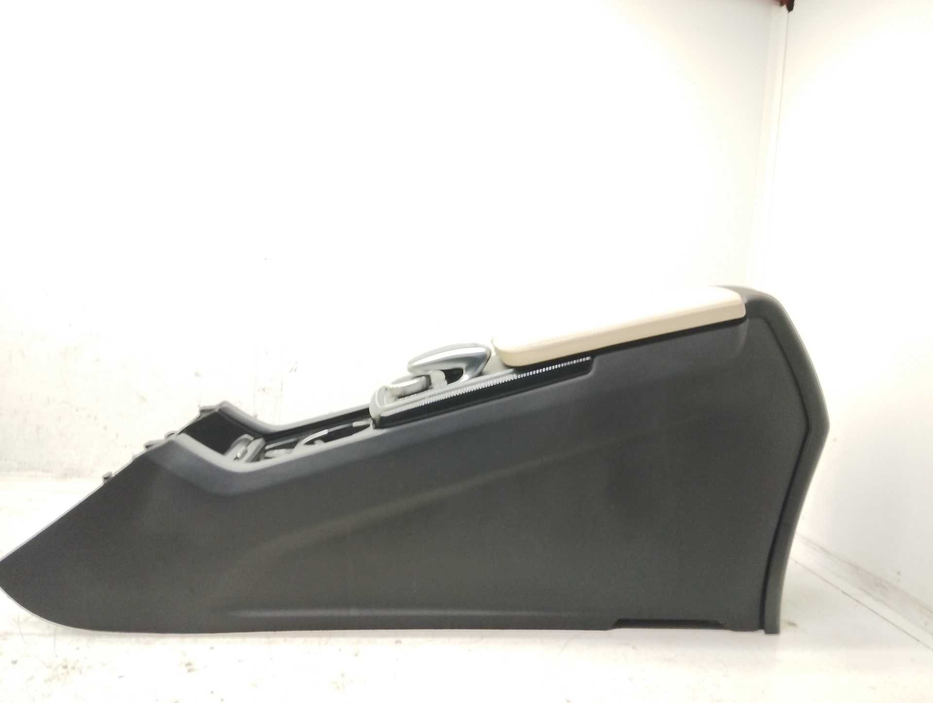 Recambio de apoyabrazos central para mercedes-benz clase gle (w166) gle 350 d 4matic referencia OEM IAM 47000046ABBLA  