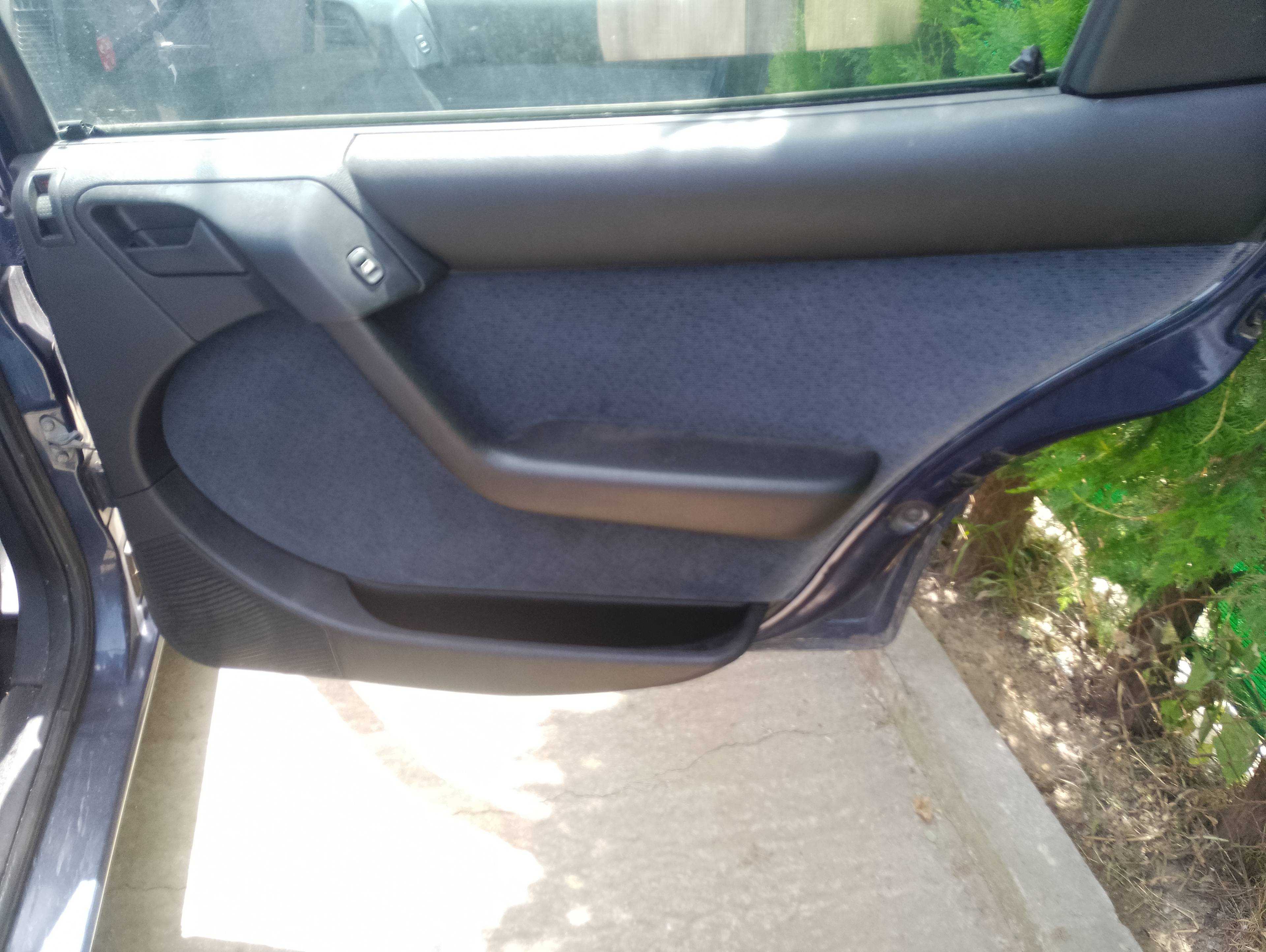 Recambio de guarnecido puerta trasera derecha para citroën xantia berlina 2.0 hdi 90/110 plaisir referencia OEM IAM   