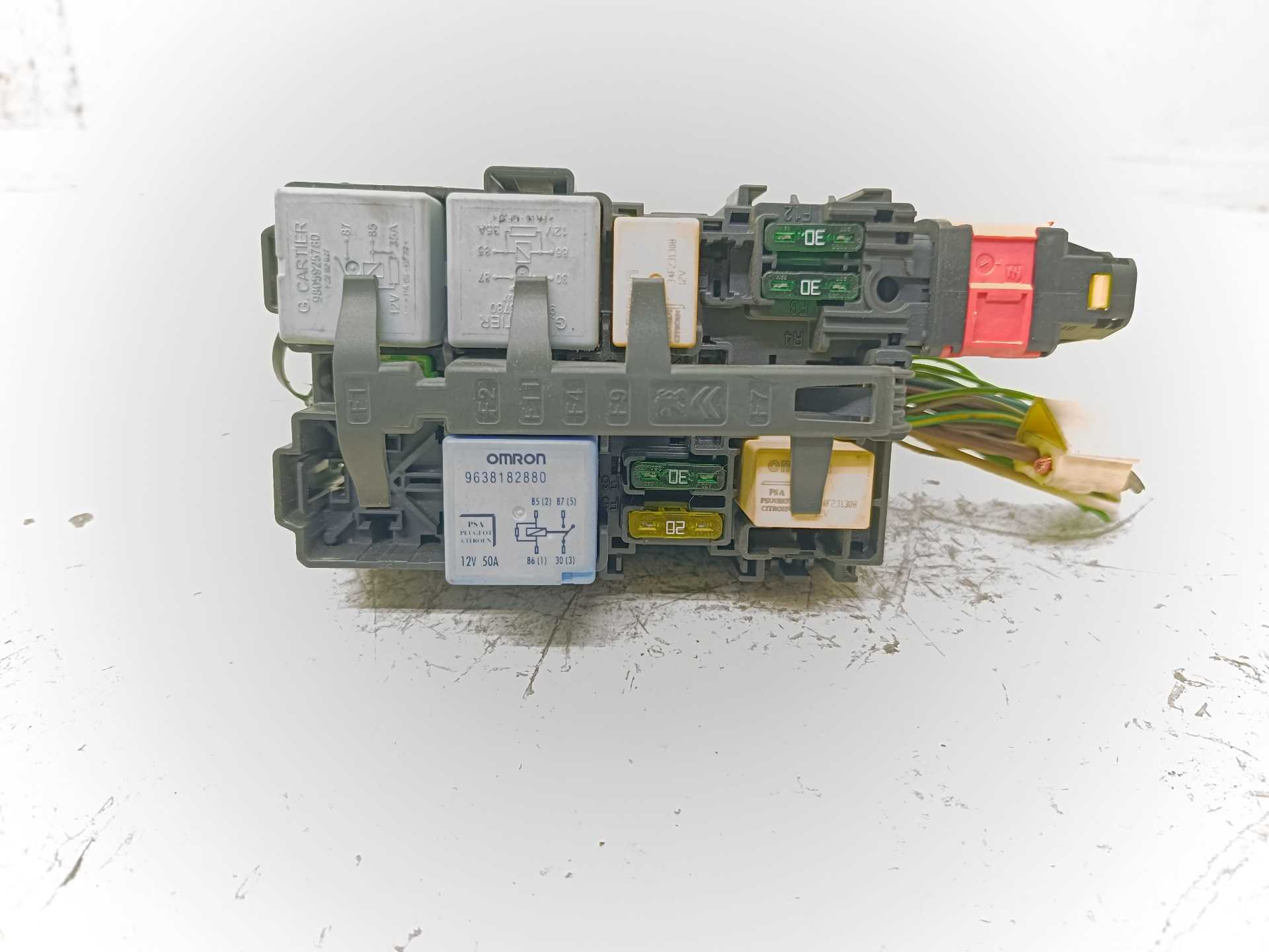 Recambio de caja reles / fusibles para peugeot 308 active referencia OEM IAM 9806192580  