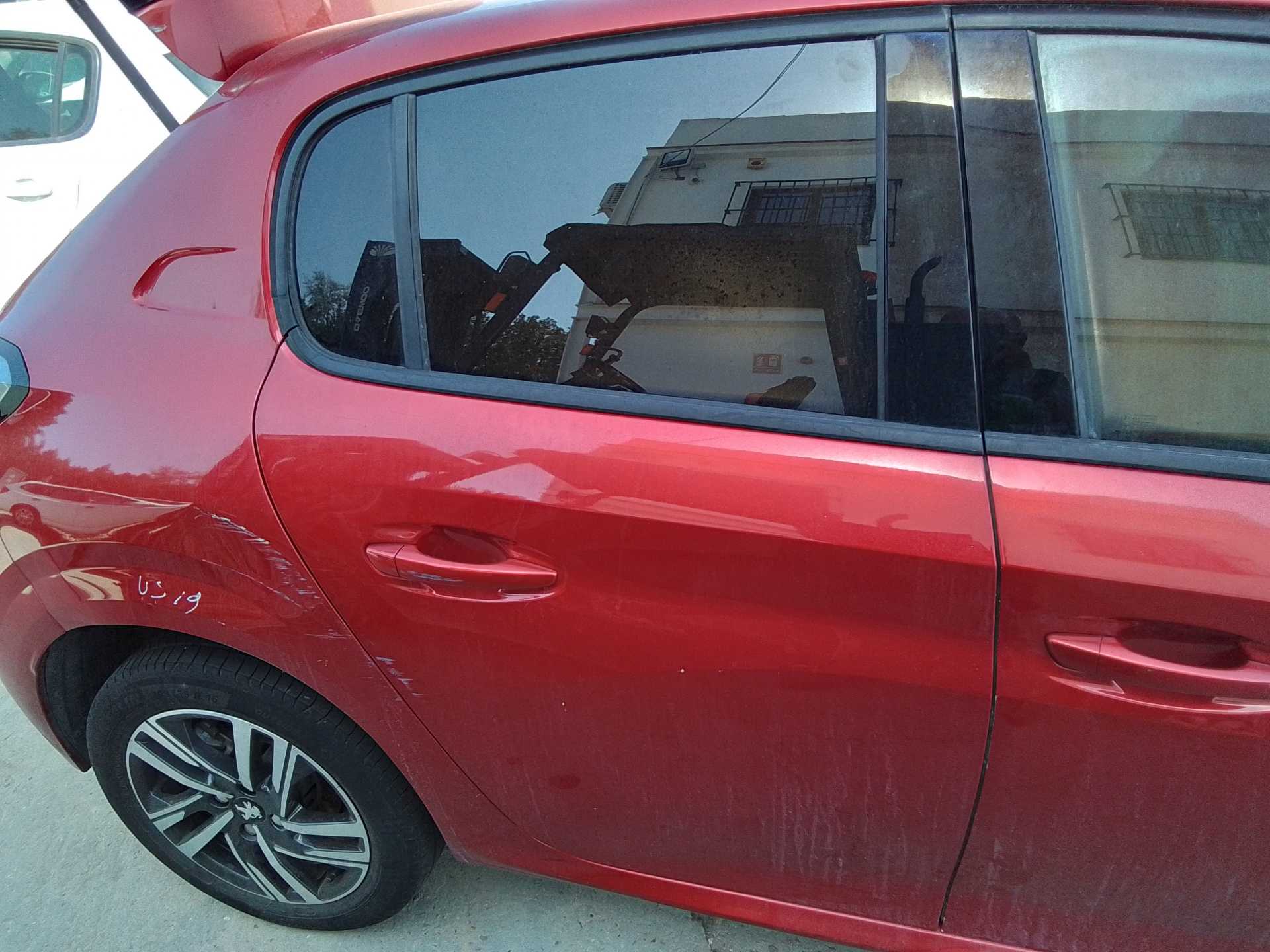 Recambio de puerta trasera derecha para peugeot 208 (p2) active referencia OEM IAM   