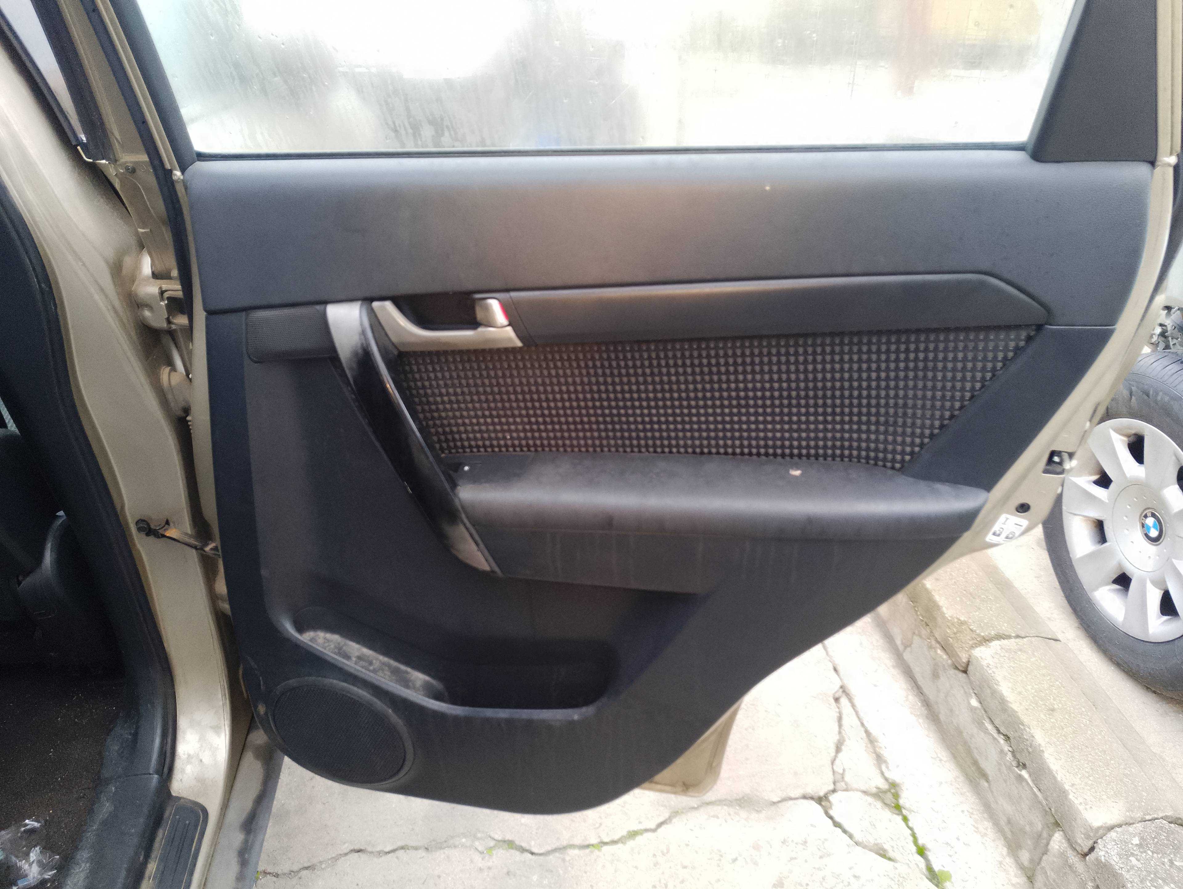 Recambio de guarnecido puerta trasera derecha para chevrolet captiva 2.0 vcdi ls referencia OEM IAM   