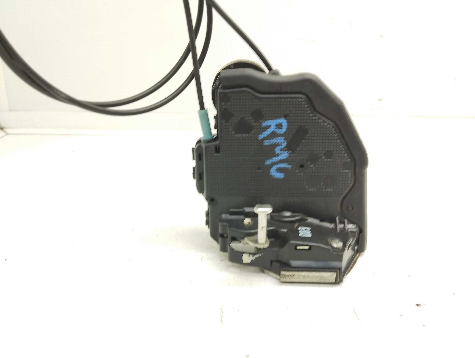 Recambio de cerradura puerta trasera izquierda para toyota verso advance referencia OEM IAM A046693 690600F031 