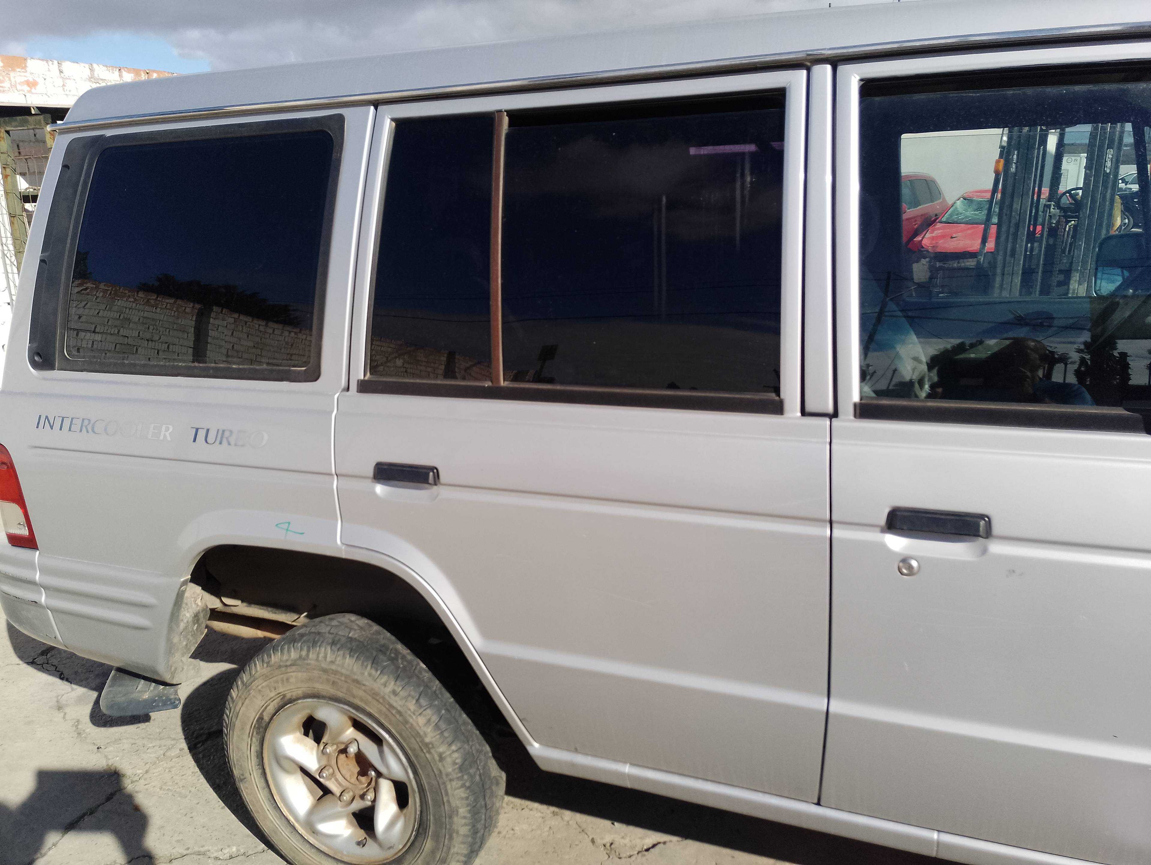 Recambio de puerta trasera derecha para mitsubishi galloper (hyundai) 2.5 td (5-ptas.) referencia OEM IAM   