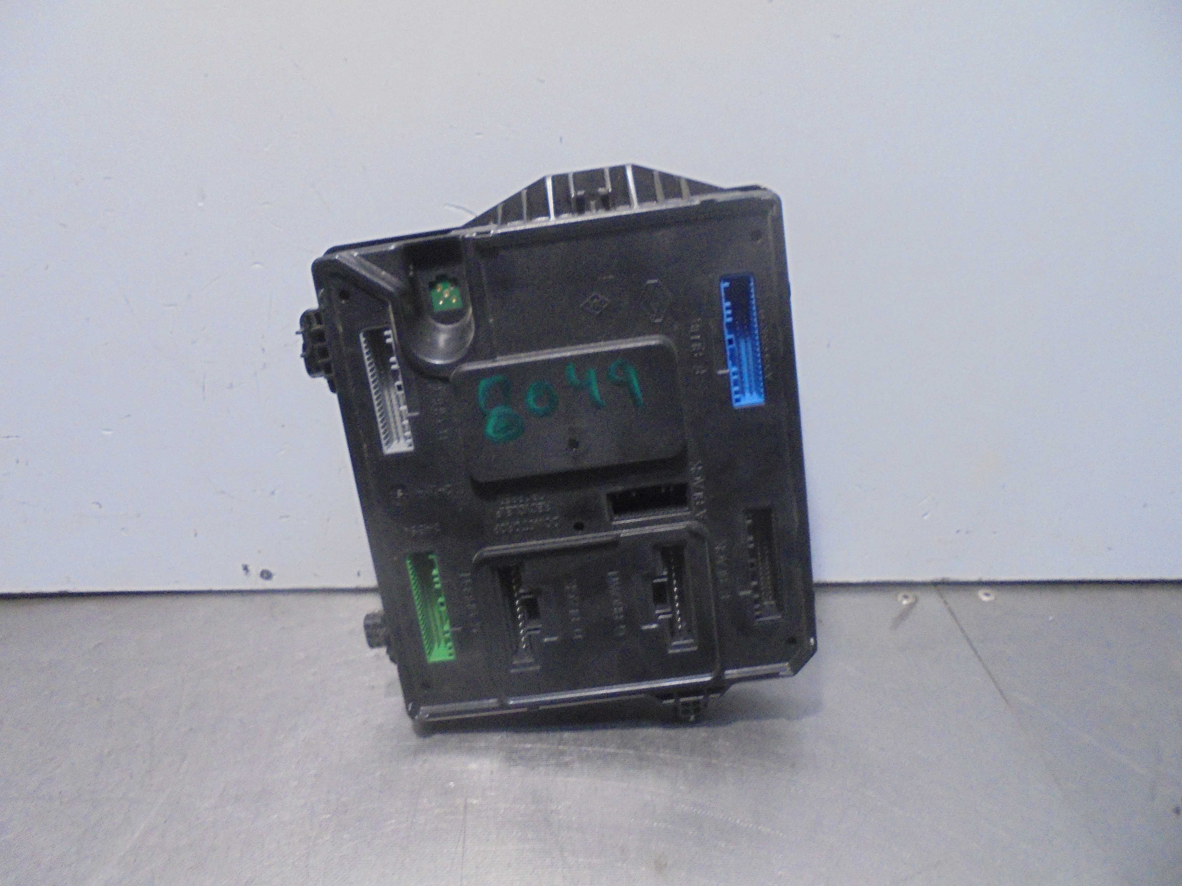 Recambio de centralita bcm para renault scenic iii 2.0 16v referencia OEM IAM 284B13640R CONTINENTAL 