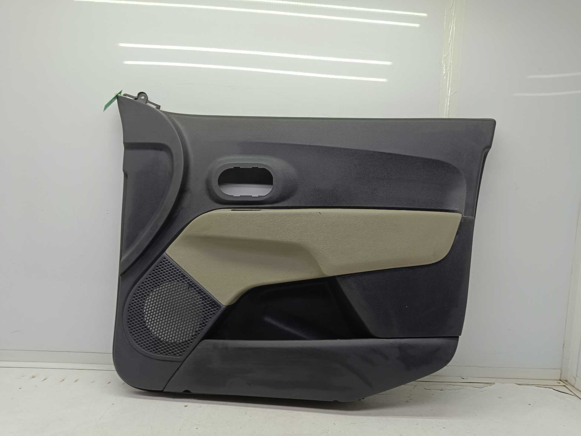 Recambio de guarnecido puerta delantera derecha para dacia lodgy laureate referencia OEM IAM 809004017R  