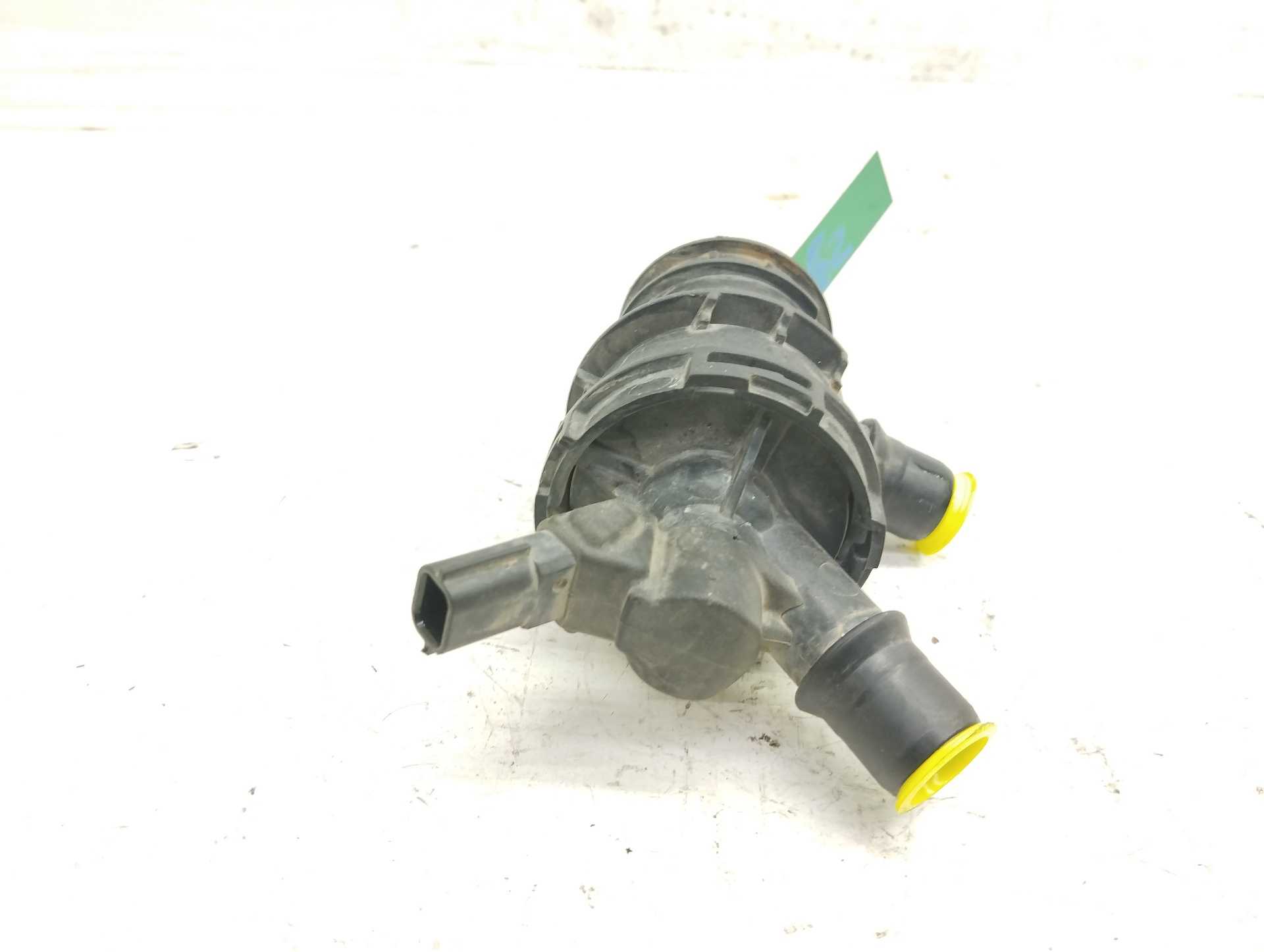 Recambio de bomba agua para dacia sandero aniversario referencia OEM IAM 212002893R  