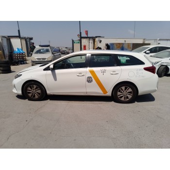 toyota auris del año 2014