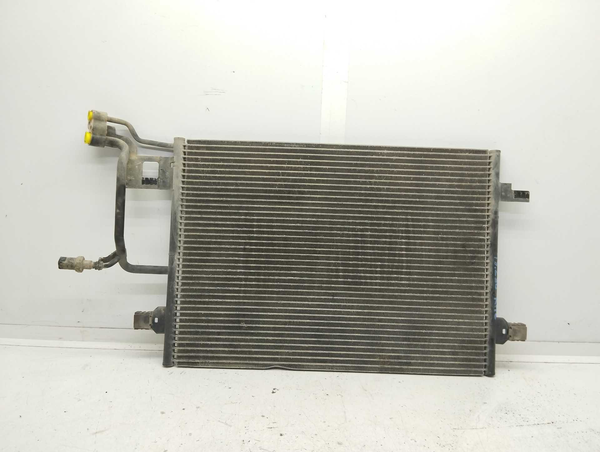 Recambio de condensador / radiador aire acondicionado para volkswagen passat berlina (3b2) referencia OEM IAM 8D0260401G  