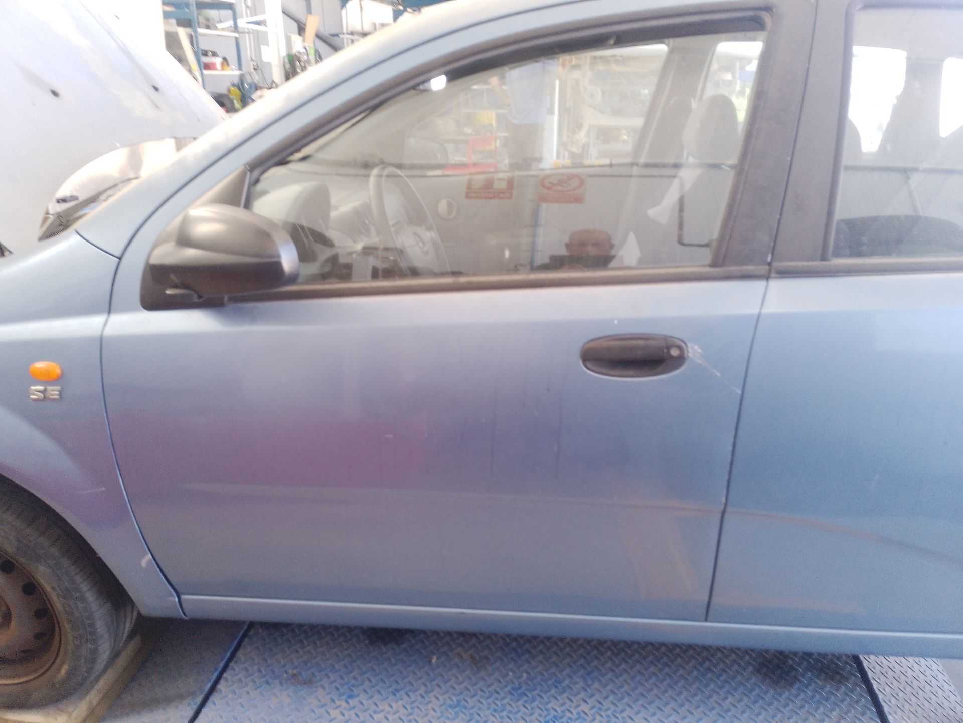 Recambio de puerta delantera izquierda para chevrolet aveo / kalos hatchback (t200) 1.2 referencia OEM IAM 96897359  