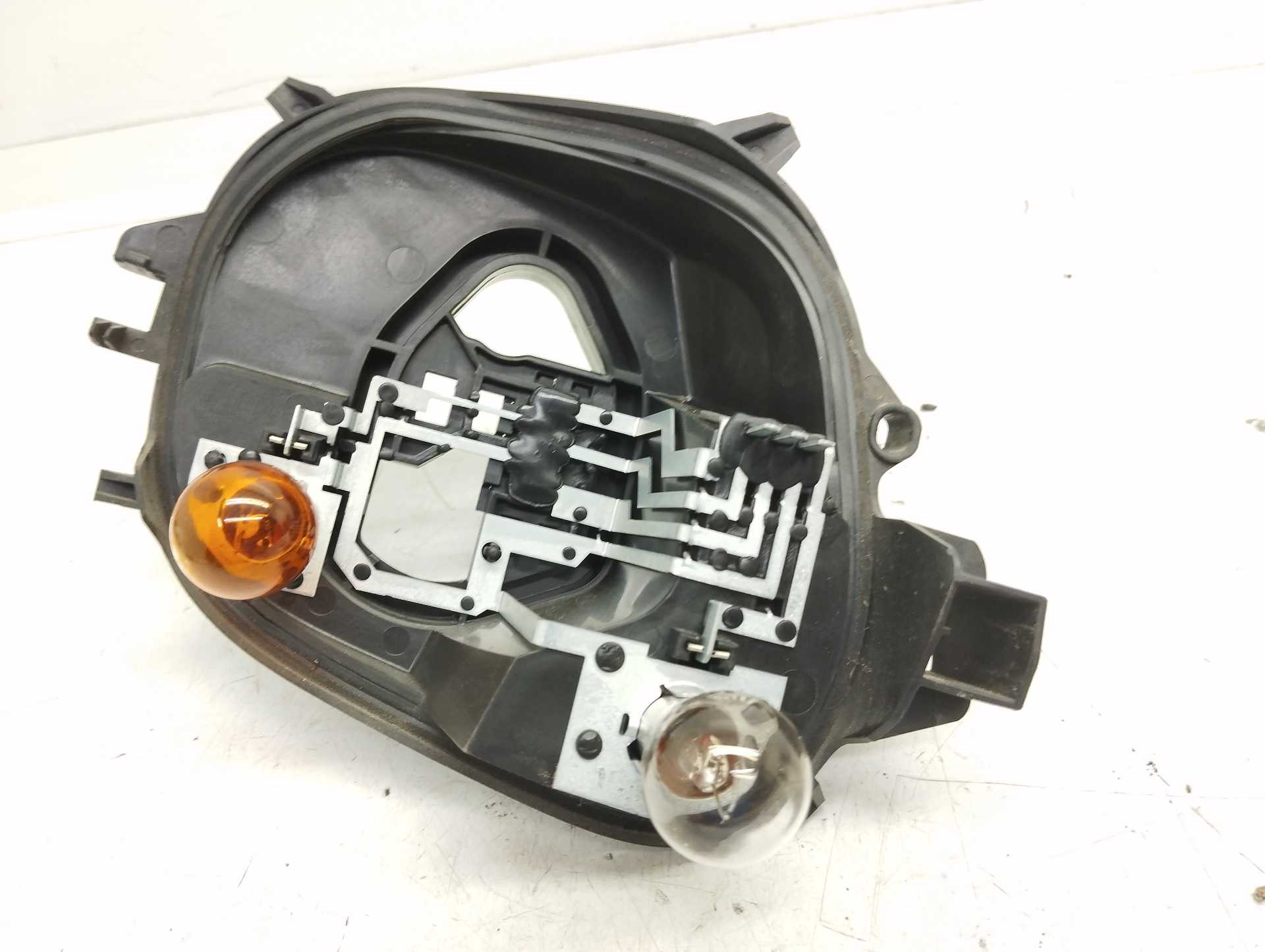 Recambio de portalamparas para peugeot 208 style referencia OEM IAM 001969840  
