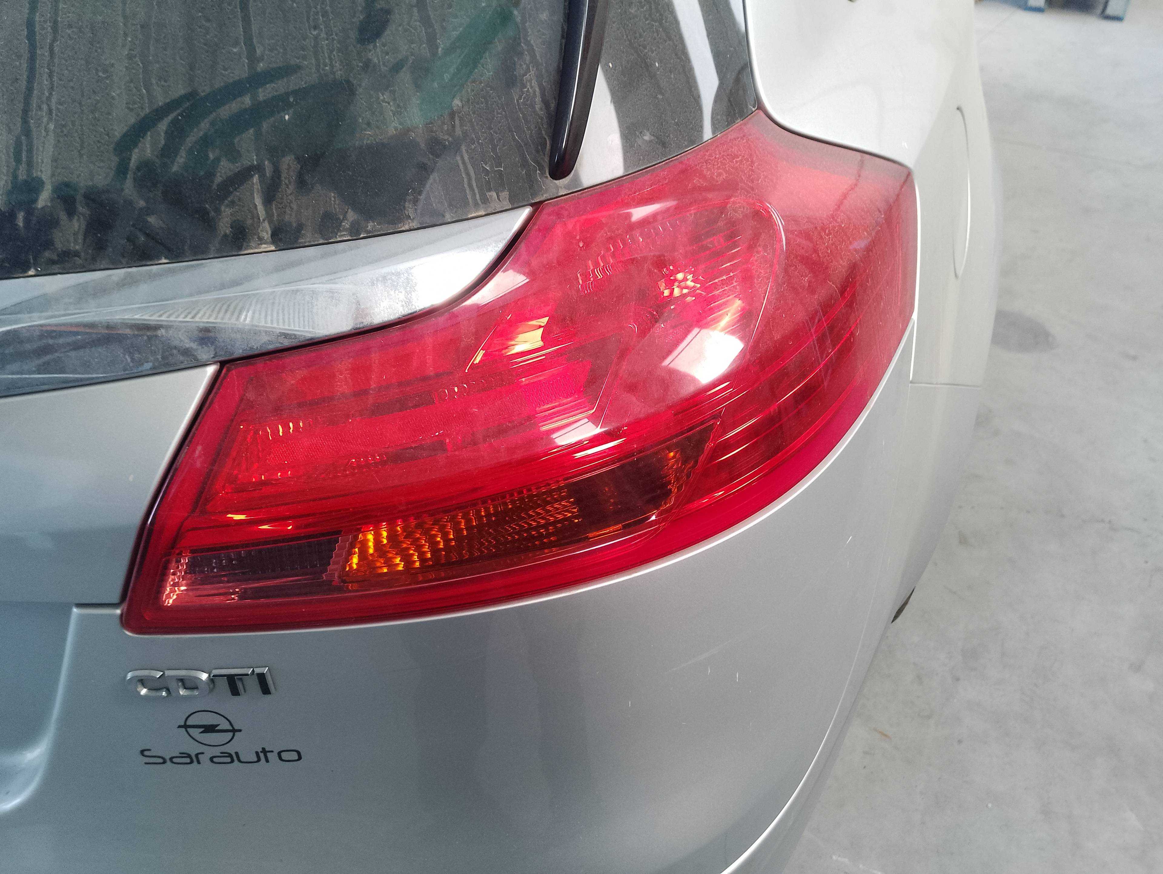 Recambio de piloto trasero derecho para opel insignia sports tourer cosmo referencia OEM IAM   