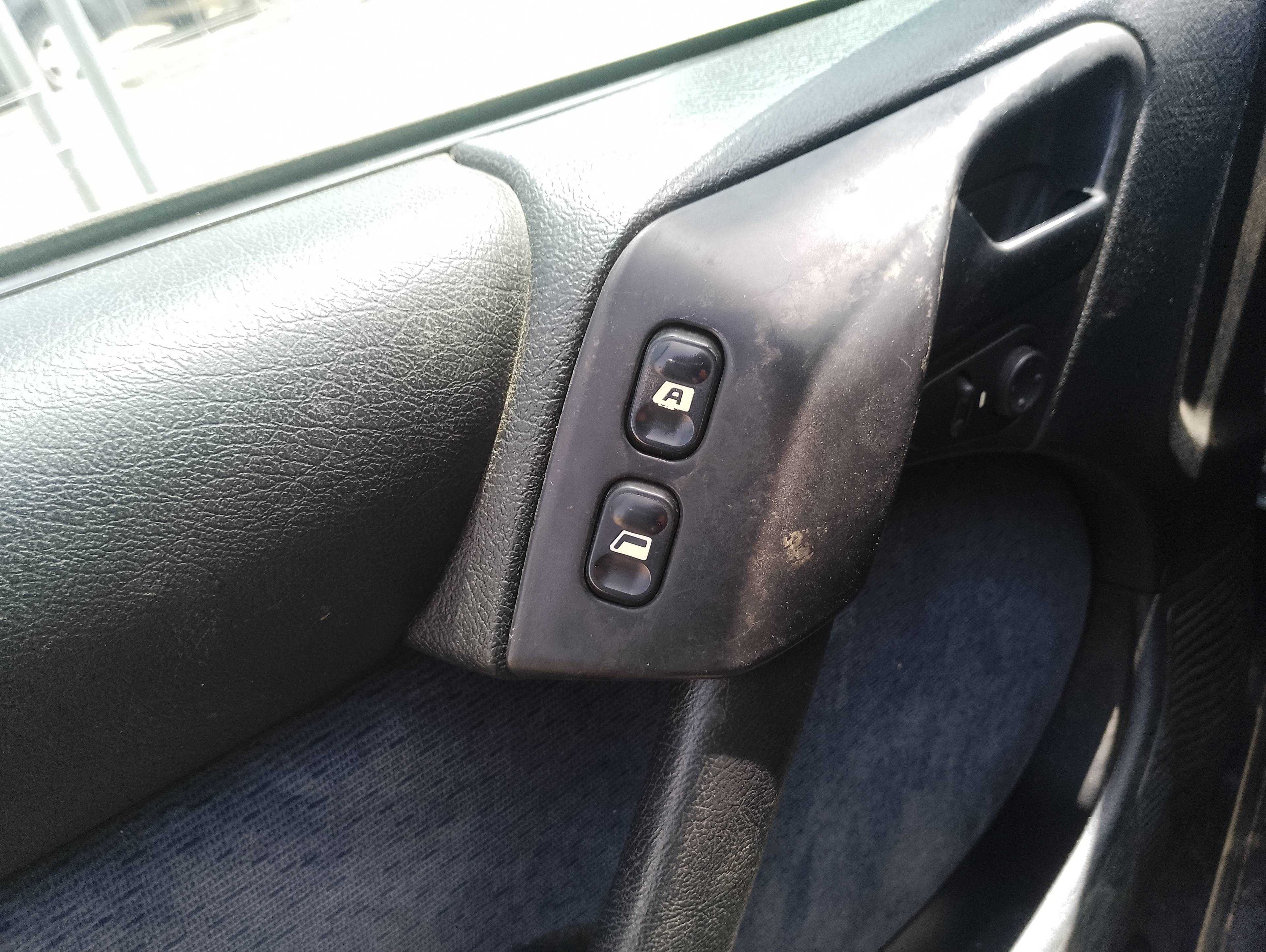 Recambio de mando elevalunas delantero izquierdo para citroën xantia berlina 2.0 hdi 90/110 plaisir referencia OEM IAM   