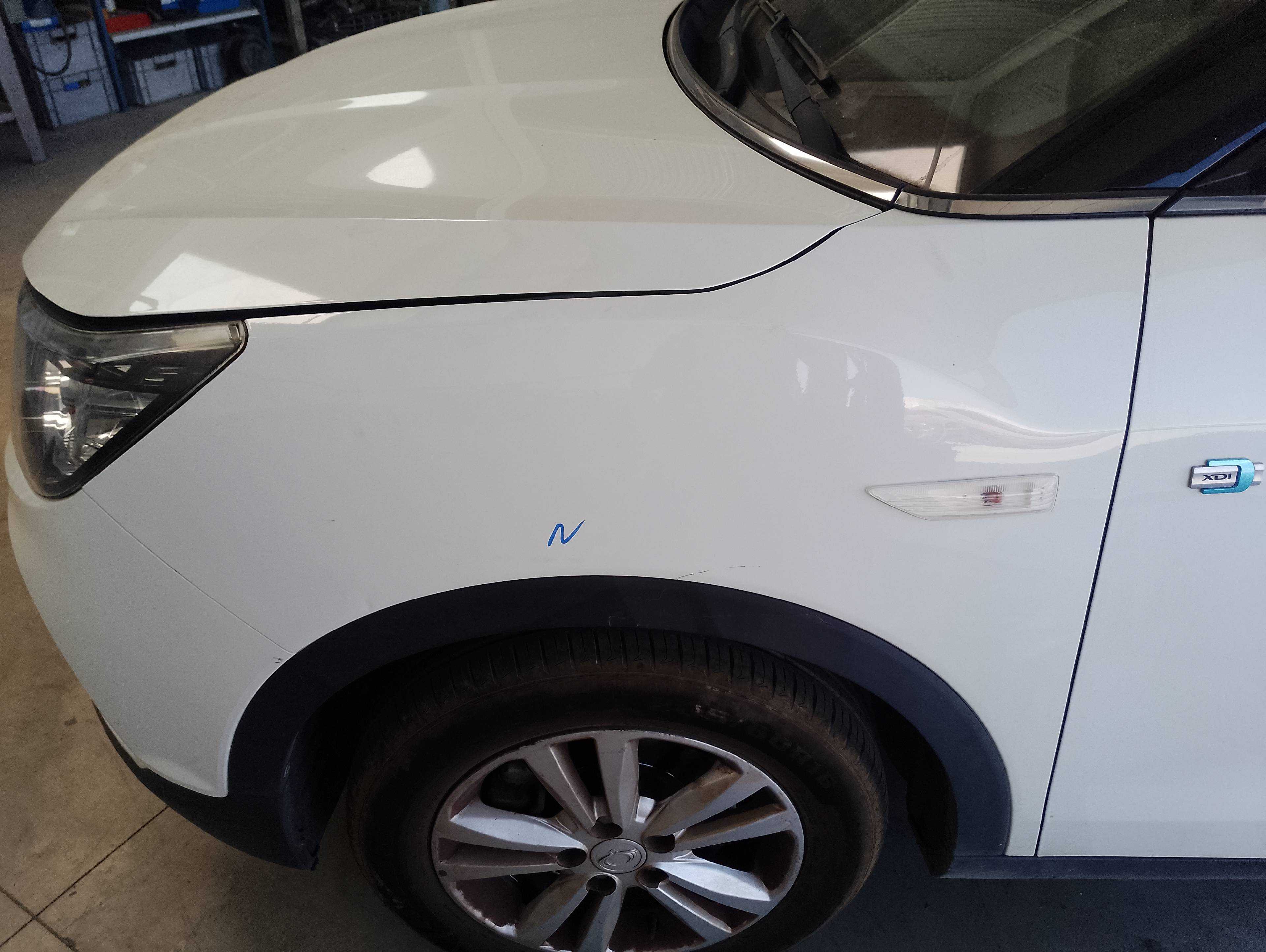 Recambio de aleta delantera izquierda para ssangyong tivoli crystal 4x2 referencia OEM IAM   