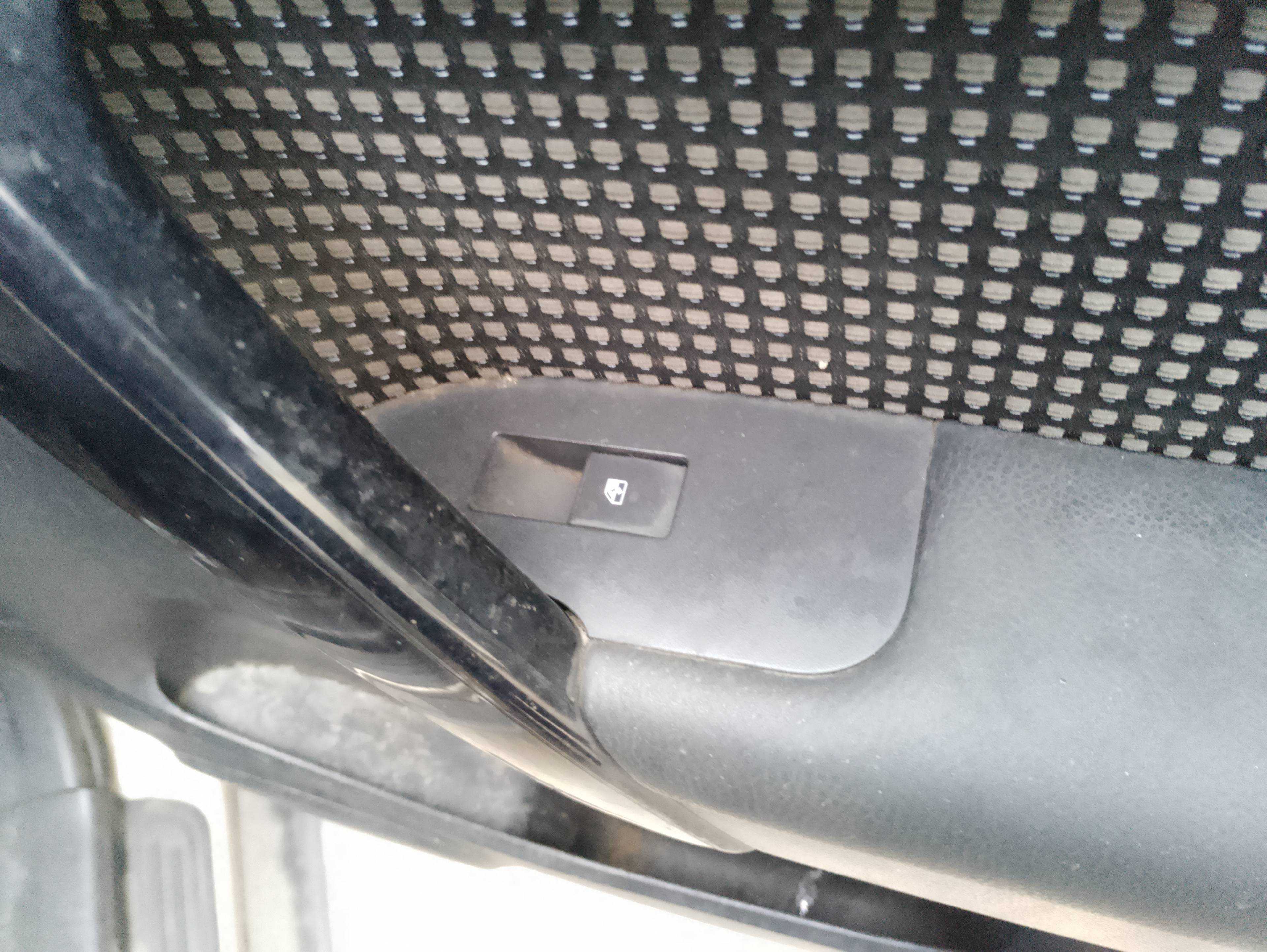 Recambio de mando elevalunas trasero derecho para chevrolet captiva 2.0 vcdi ls referencia OEM IAM   