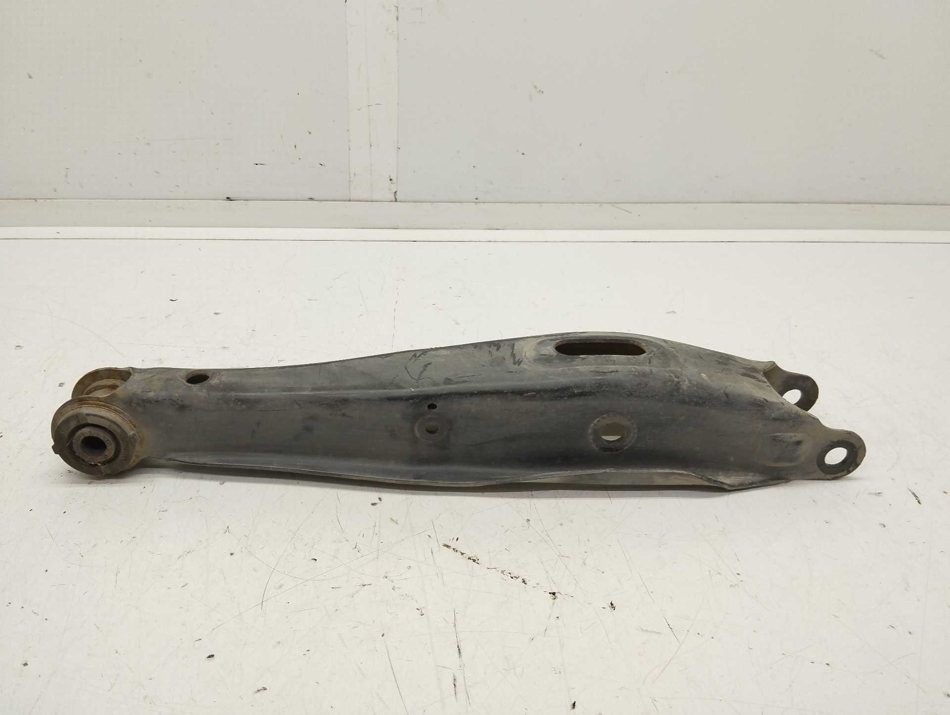 Recambio de brazo suspension inferior trasero derecho para lexus is200 (ds2/is2) 220d referencia OEM IAM   