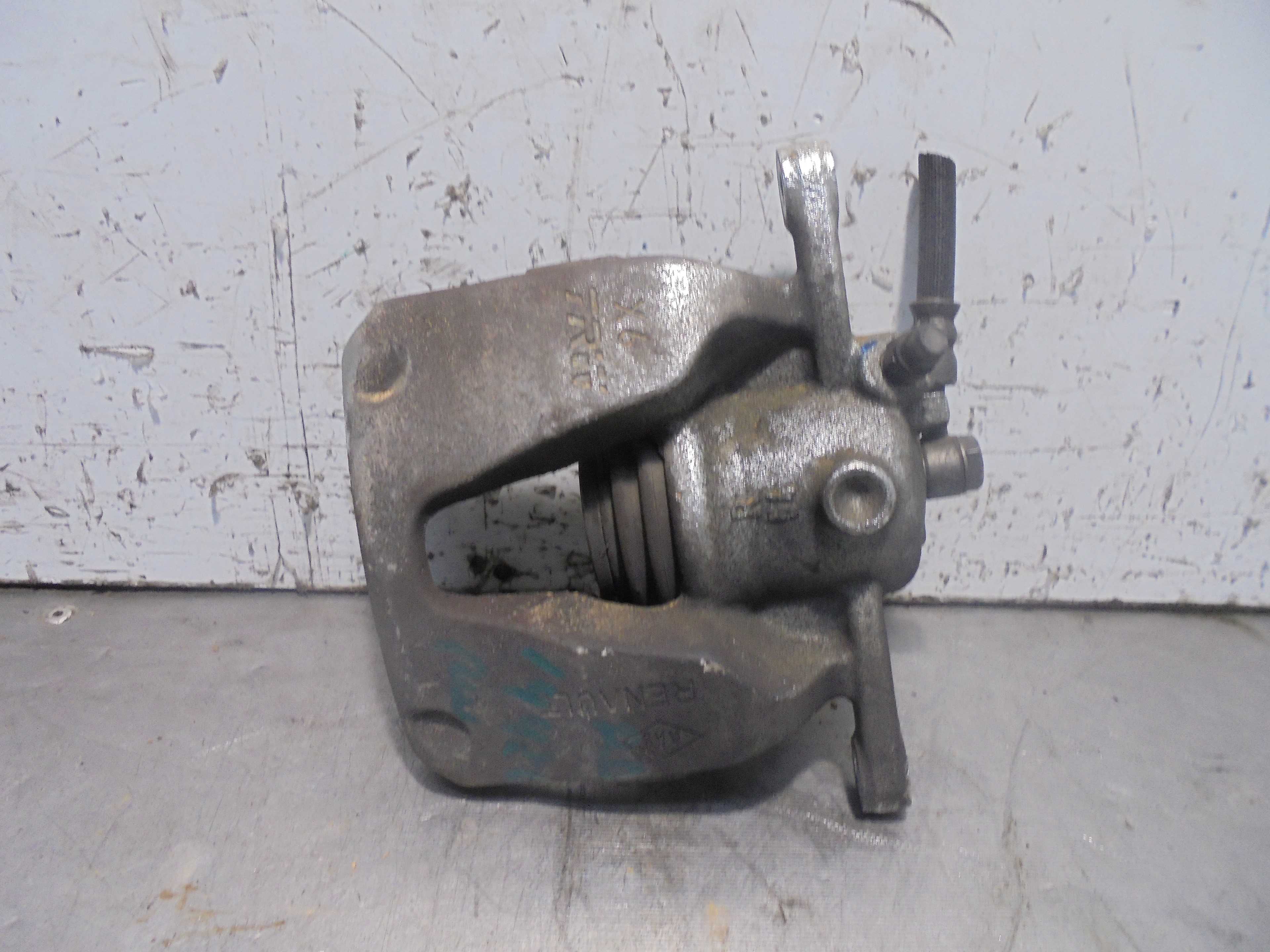 Recambio de pinza de freno delantera derecha para renault megane iv berlina 5p bose-edition referencia OEM IAM   