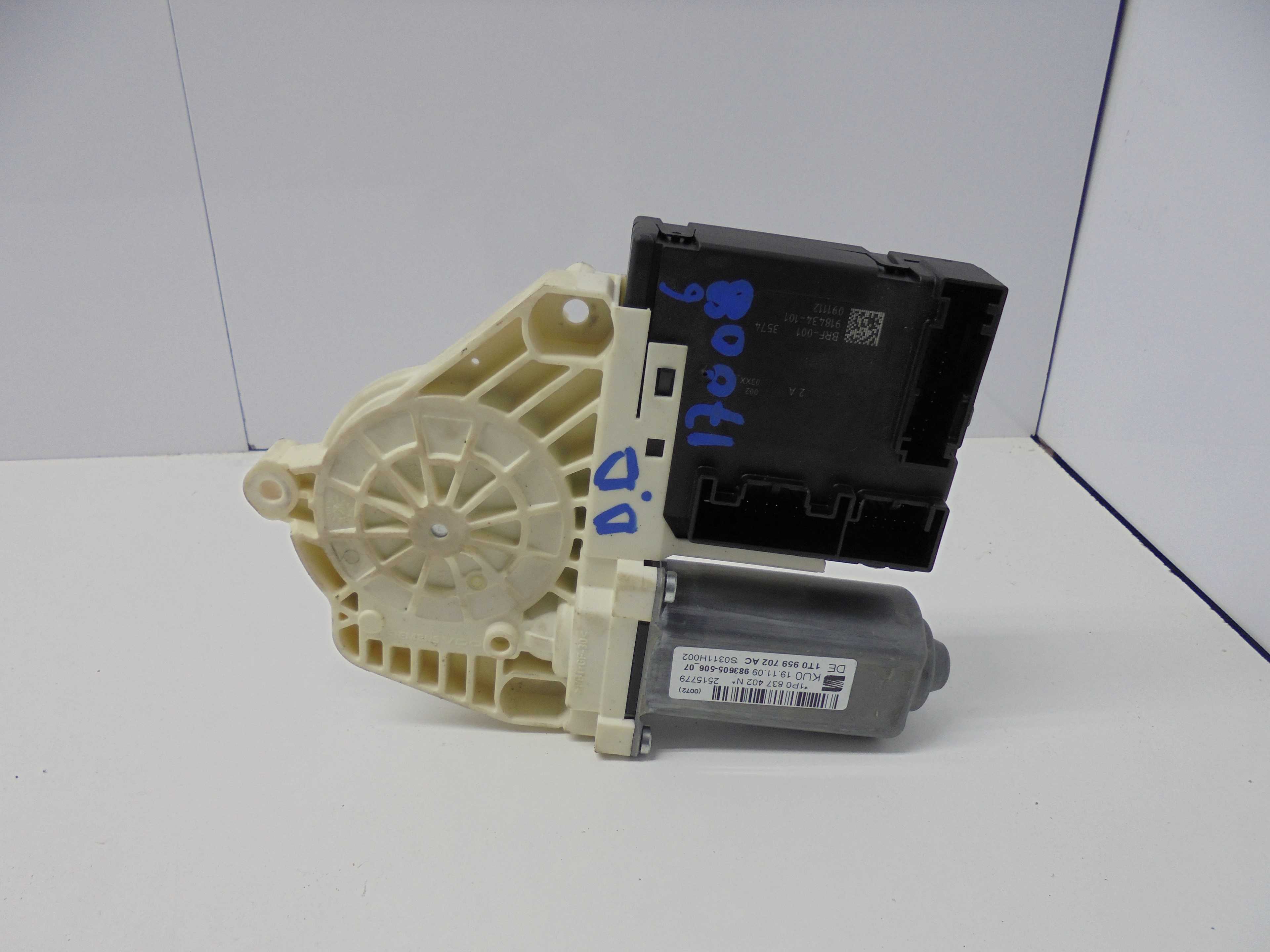 Recambio de motor elevalunas delantero derecho para seat leon (1p1) 1.9 tdi referencia OEM IAM 1P0837402N  